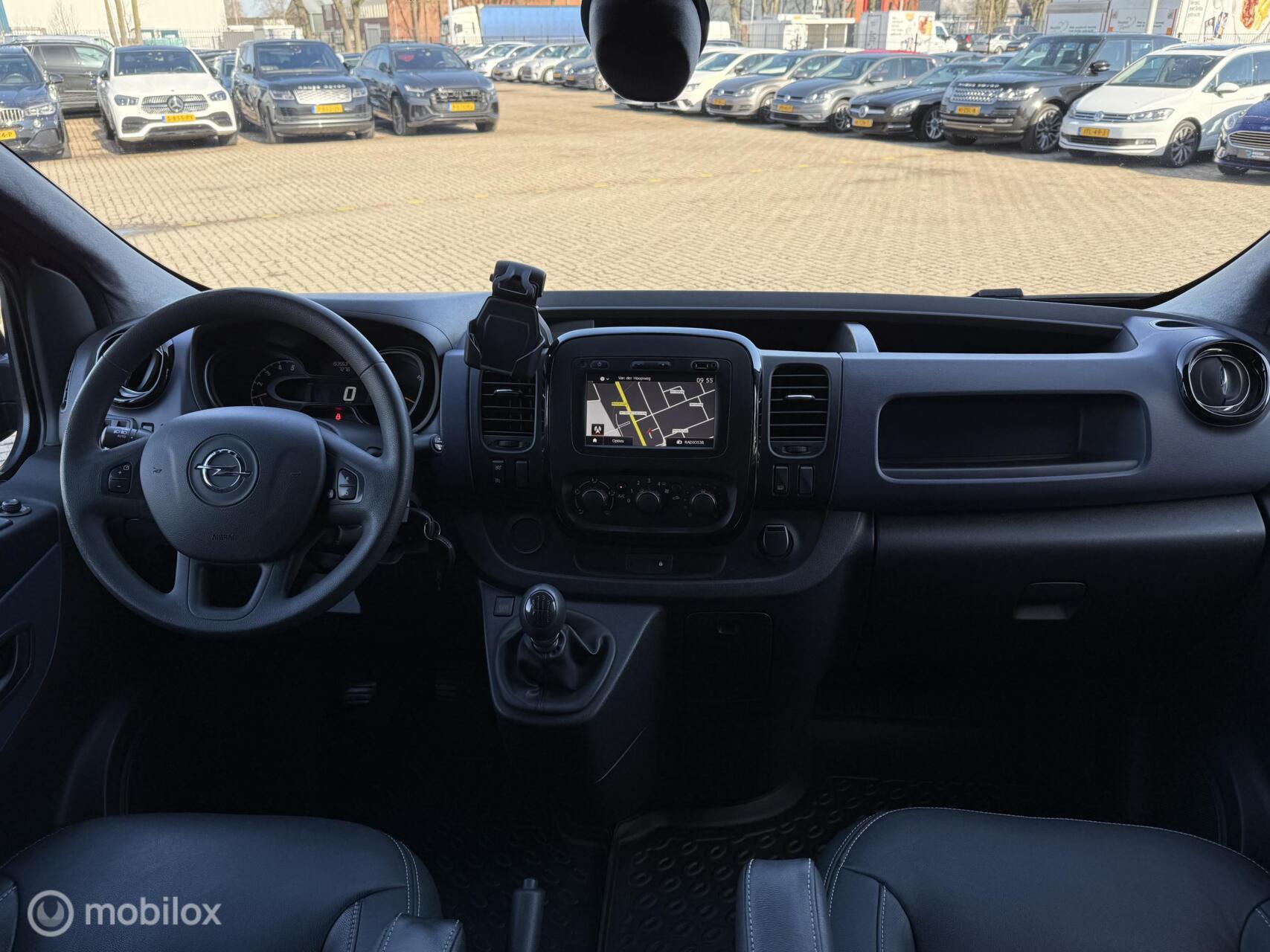 Foto van Opel Vivaro-b