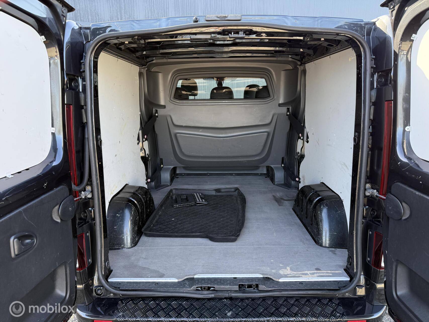 Foto van Opel Vivaro-b