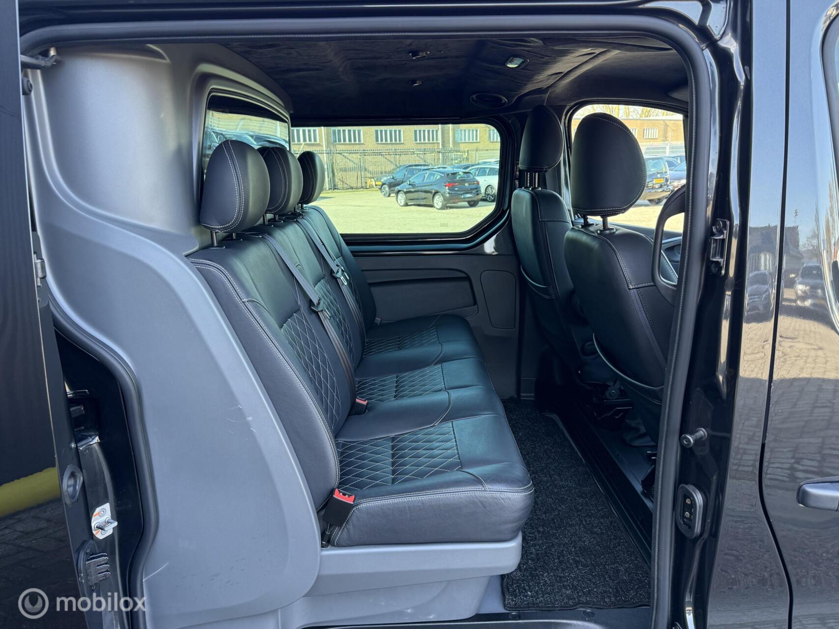 Foto van Opel Vivaro-b