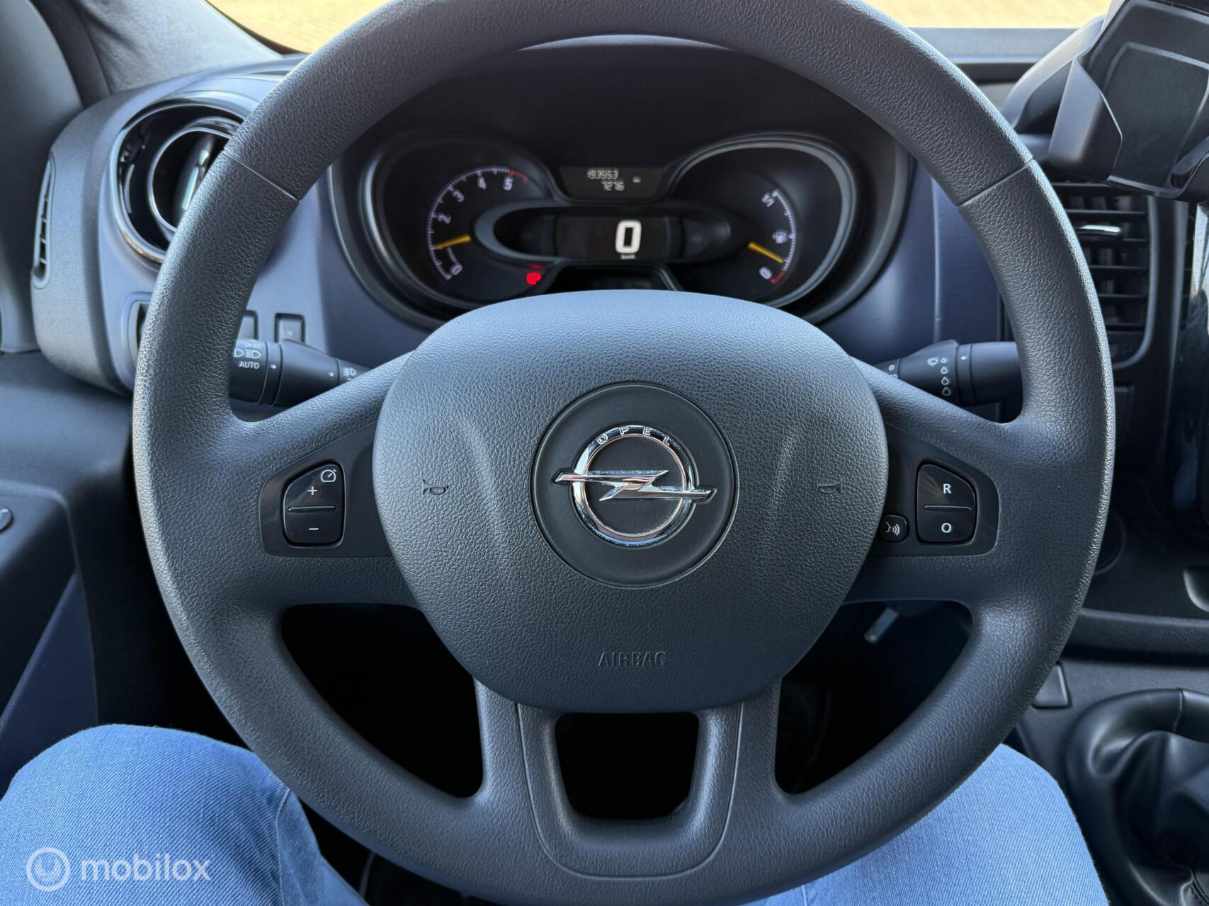 Foto van Opel Vivaro-b