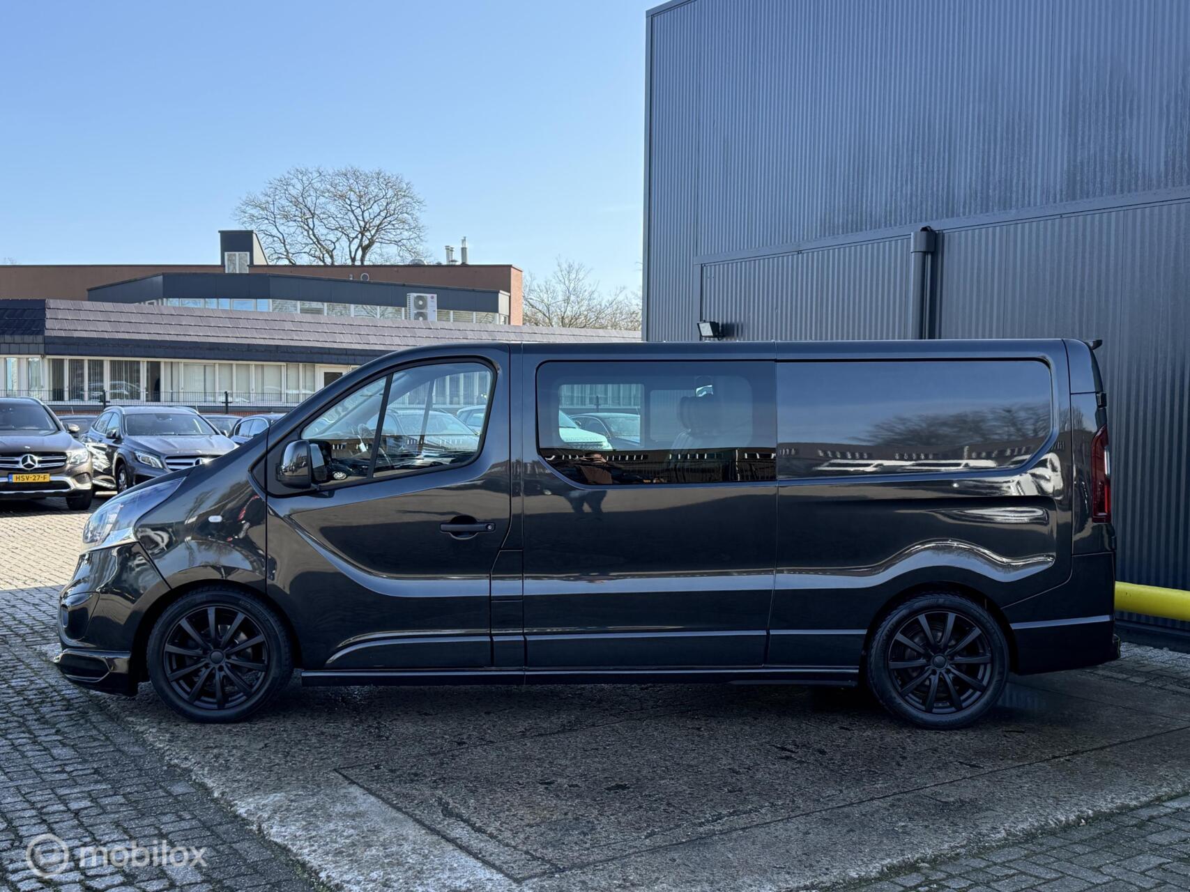 Foto van Opel Vivaro-b