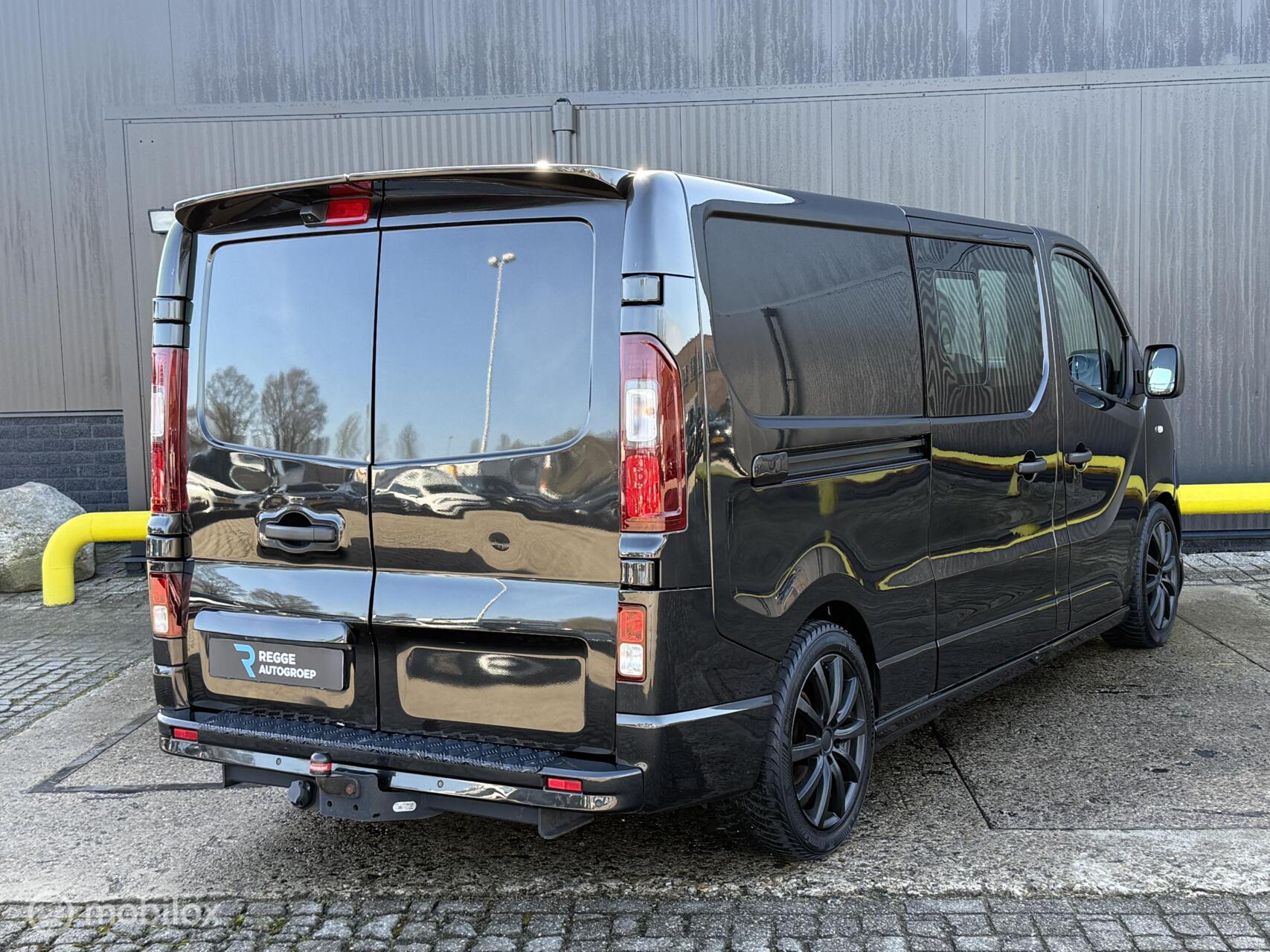Foto van Opel Vivaro-b
