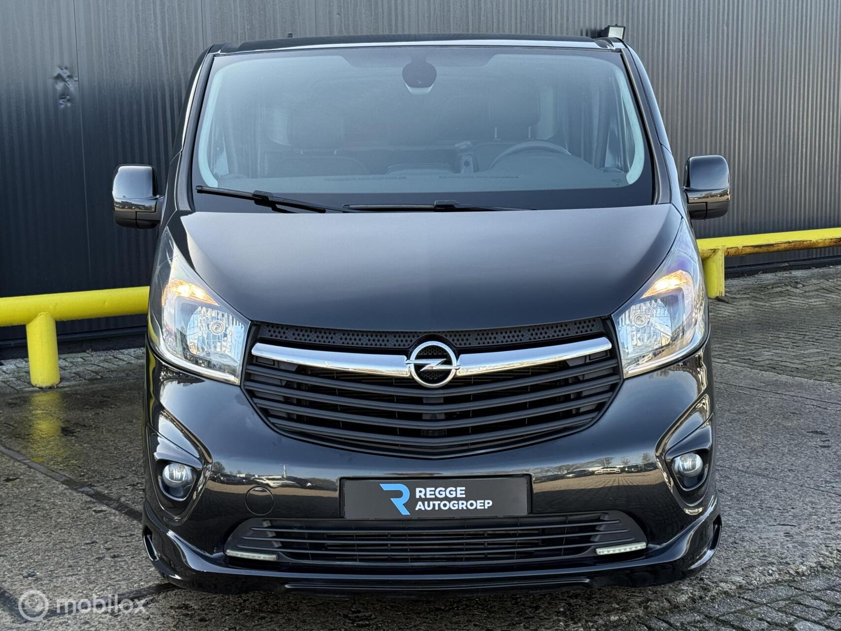 Foto van Opel Vivaro-b