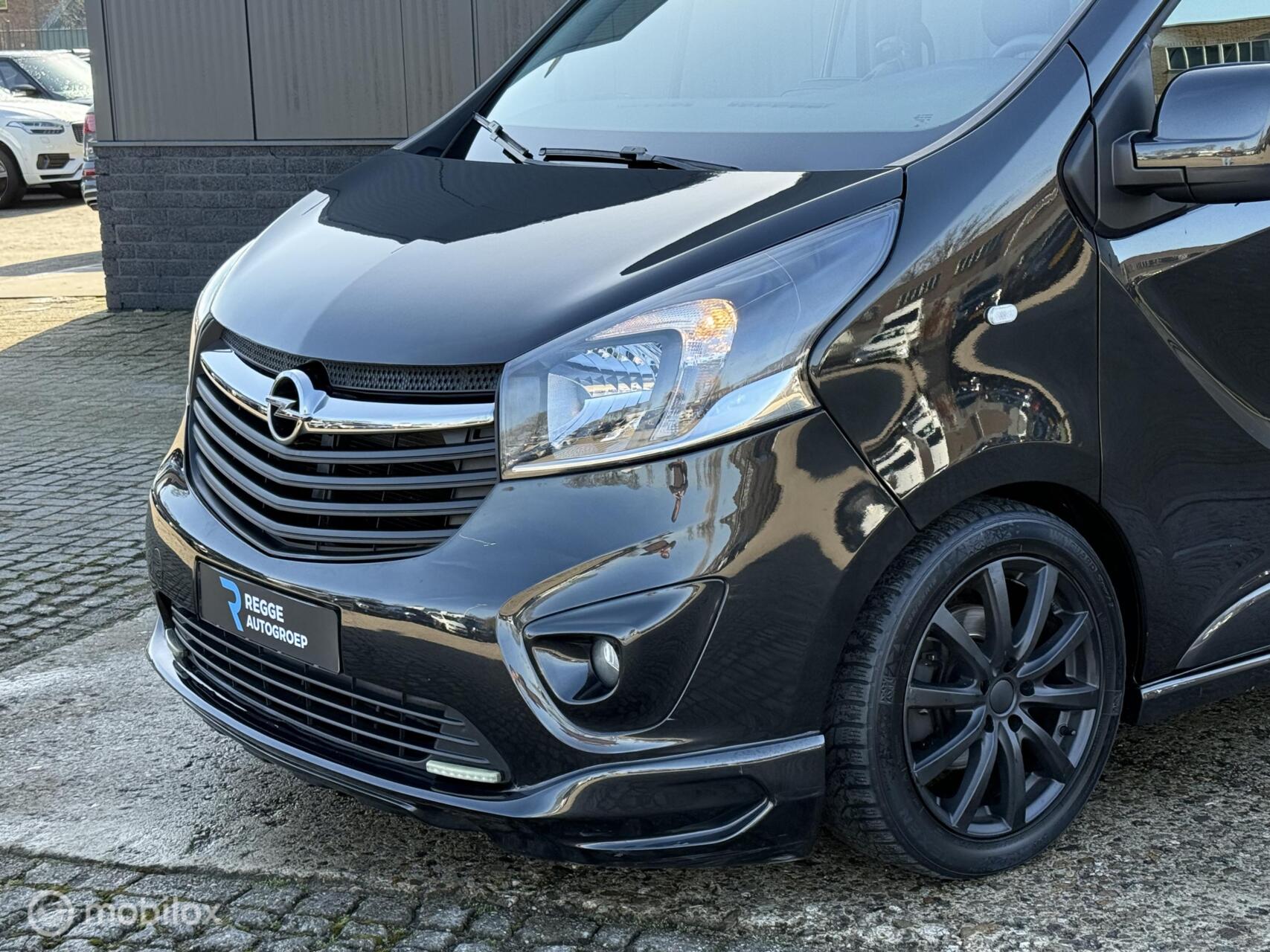 Foto van Opel Vivaro-b