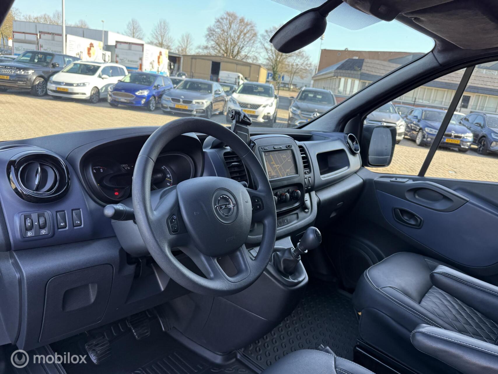 Foto van Opel Vivaro-b