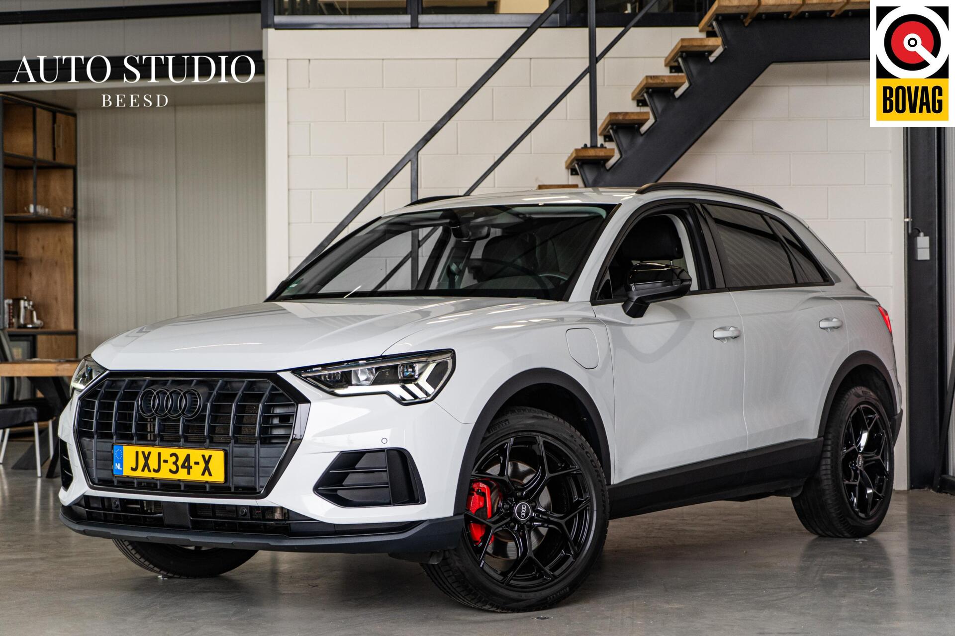 Audi Q3 45 TFSI e | Cam | Carplay | Stoelverwarming | Trekhaak | Matrix 2021 - voorkant