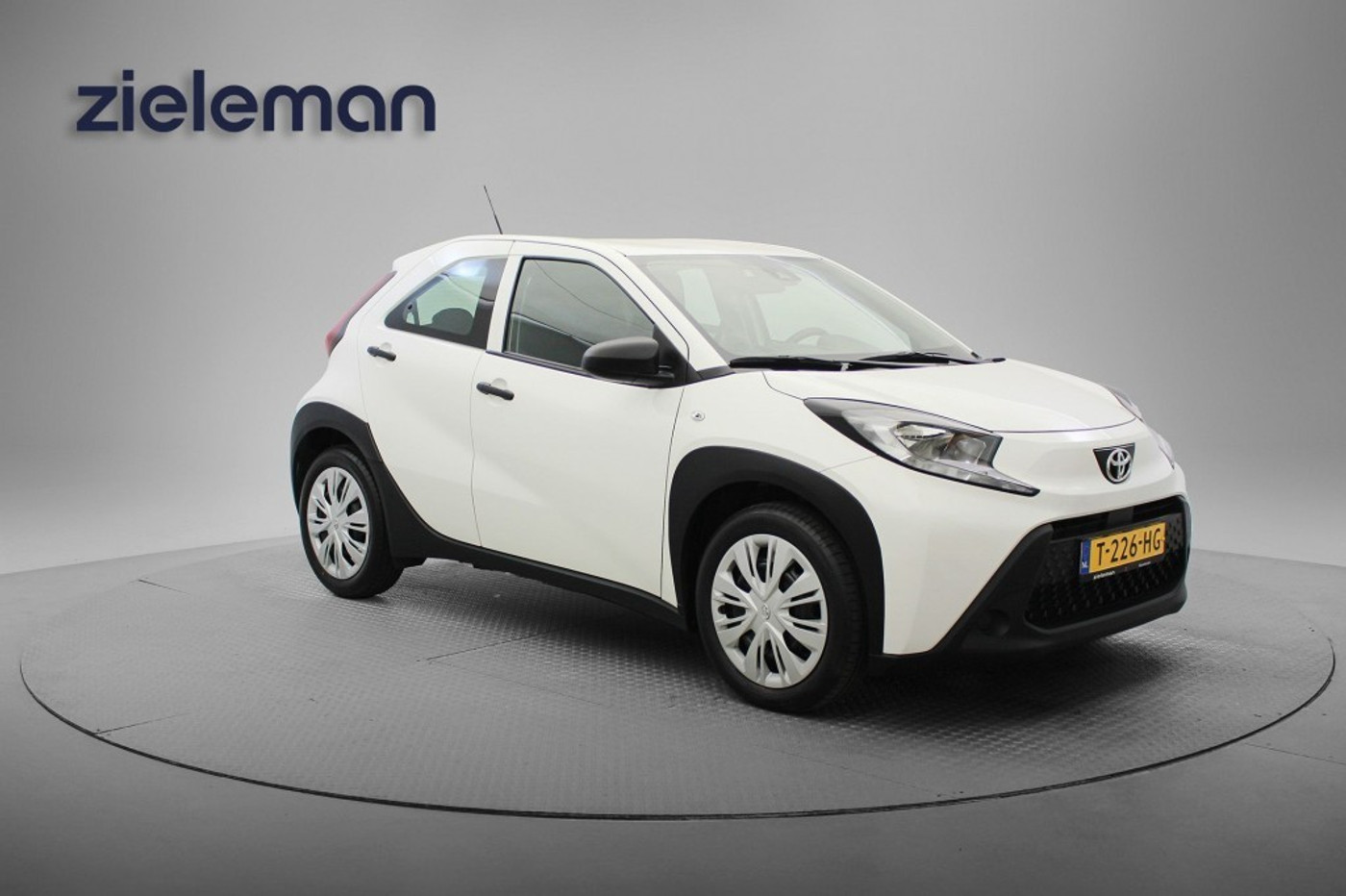 Toyota Toyota Aygo X 1.0 VVT-i MT - Carplay, Navi, Cruise, Airco 2023 - voorkant