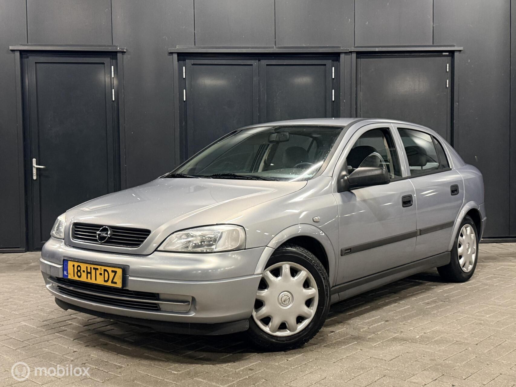 Opel Astra 1.6-16V Comfort nwe D-riem apk en grote beurt AUT 2001 - voorkant