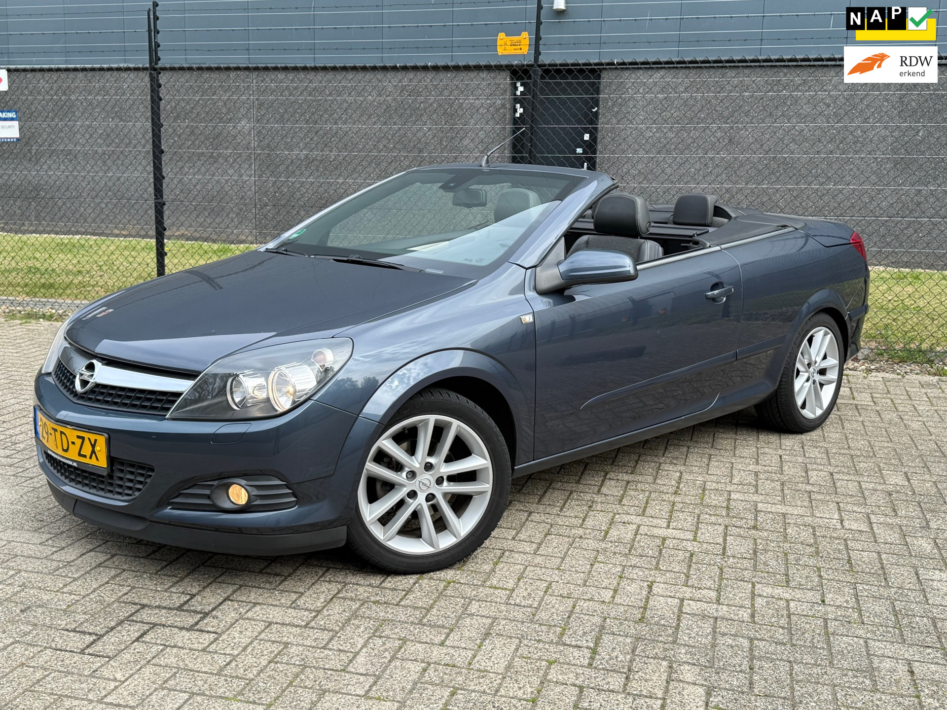 Foto van OPEL ASTRA TWIN TOP