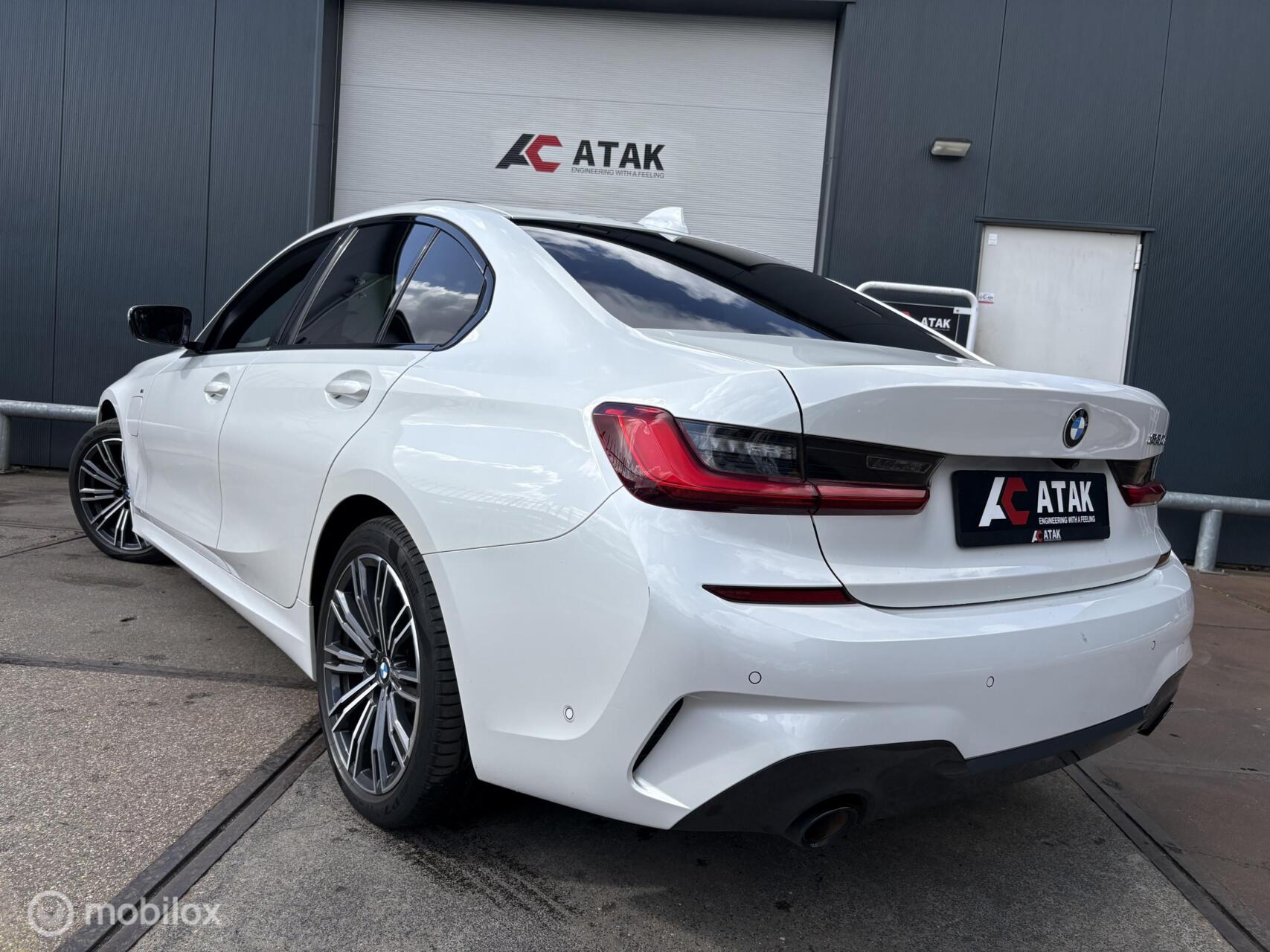 Foto van BMW 330e