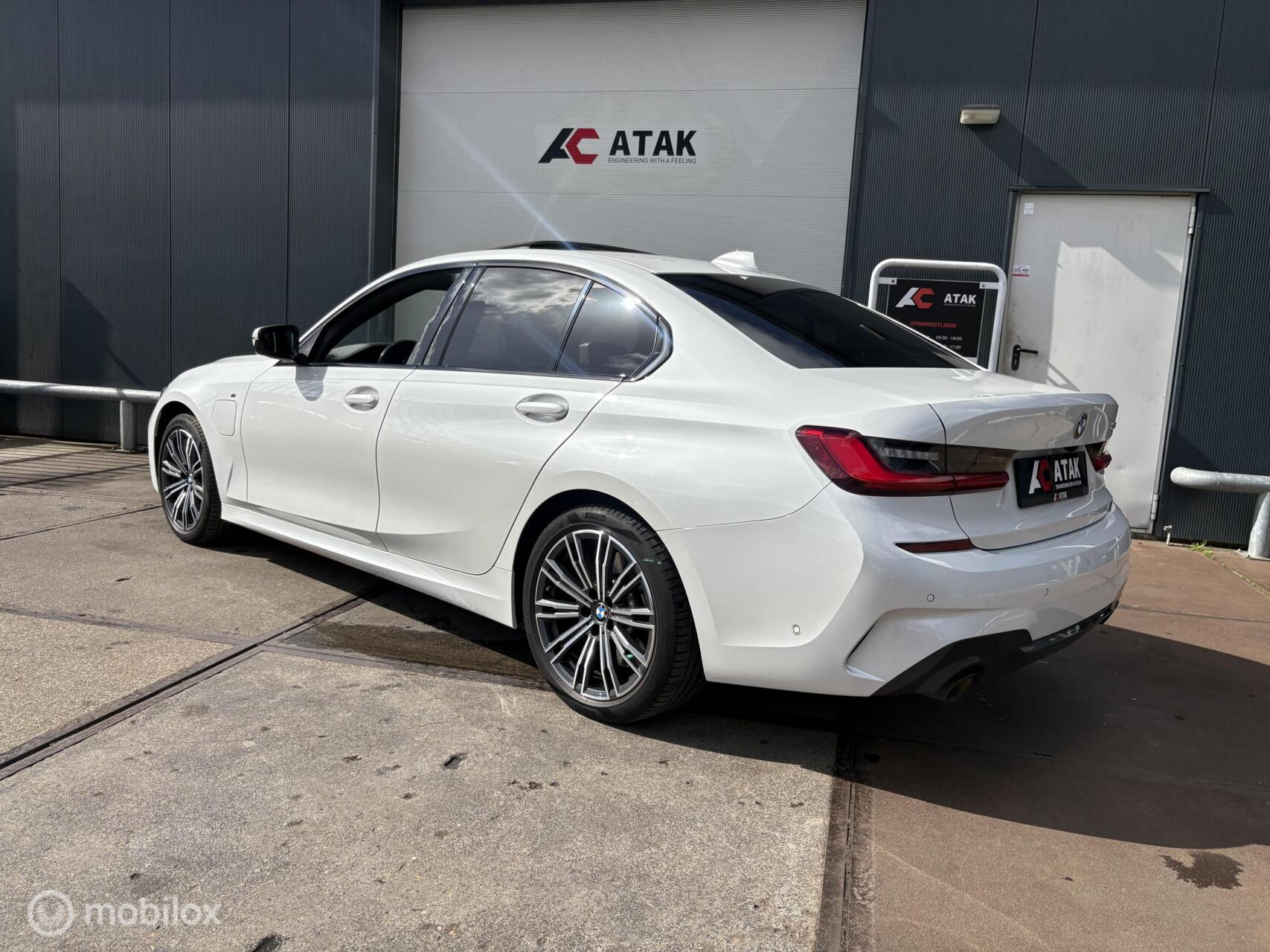 Foto van BMW 330e