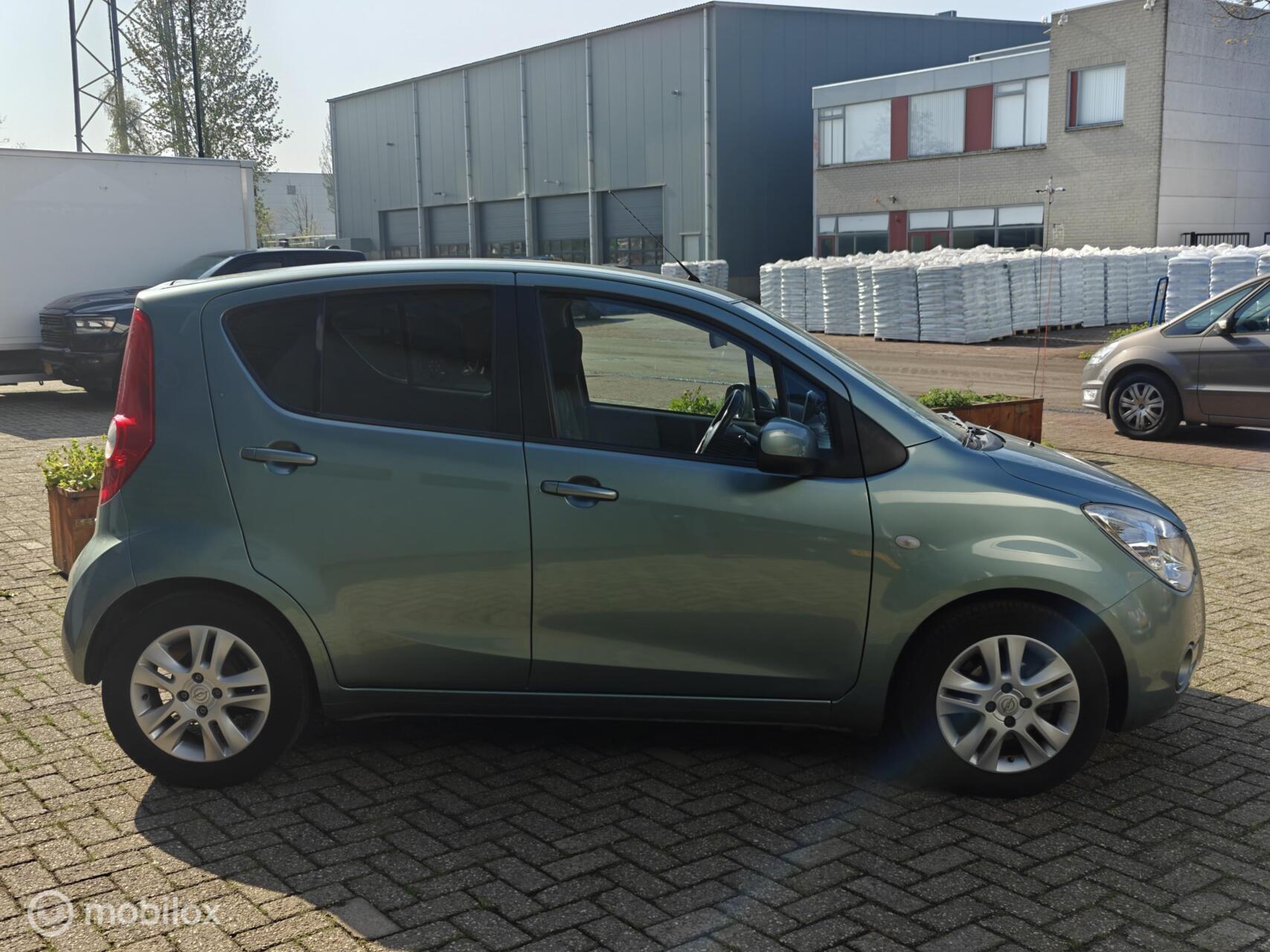 Foto van Opel Agila