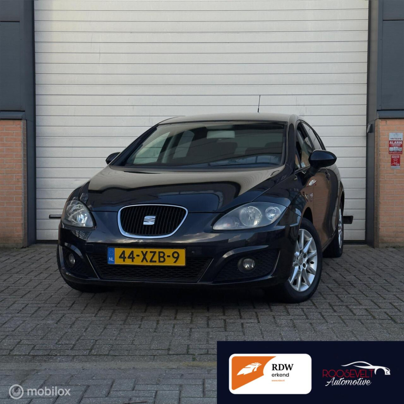 Seat Leon 1.4 TSI Businessline High / CARPLAY / NIEUWE APK 2009 - voorkant