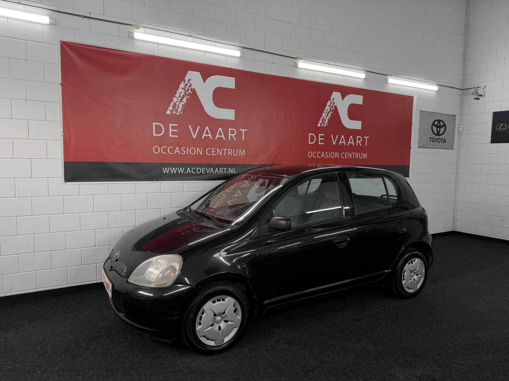 Toyota Toyota Yaris 1.0-16V VVT-i Terra 2001 - voorkant