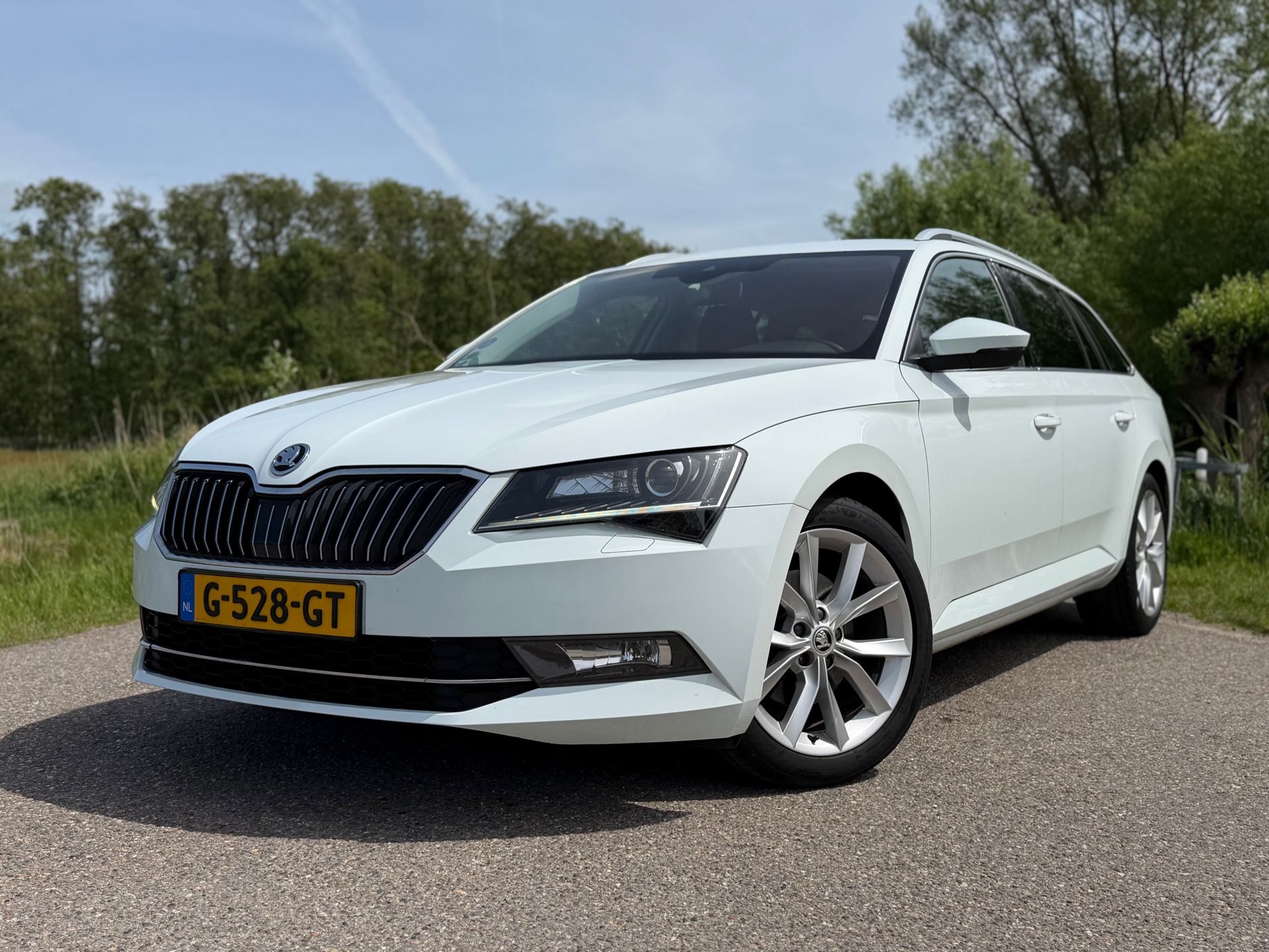 Skoda Superb 1.4 TSI ACT Style Business / Automaat / Bak gereviseerd / Stoelverwarming / Climate Control / 18"LM Velgen 2015 - voorkant