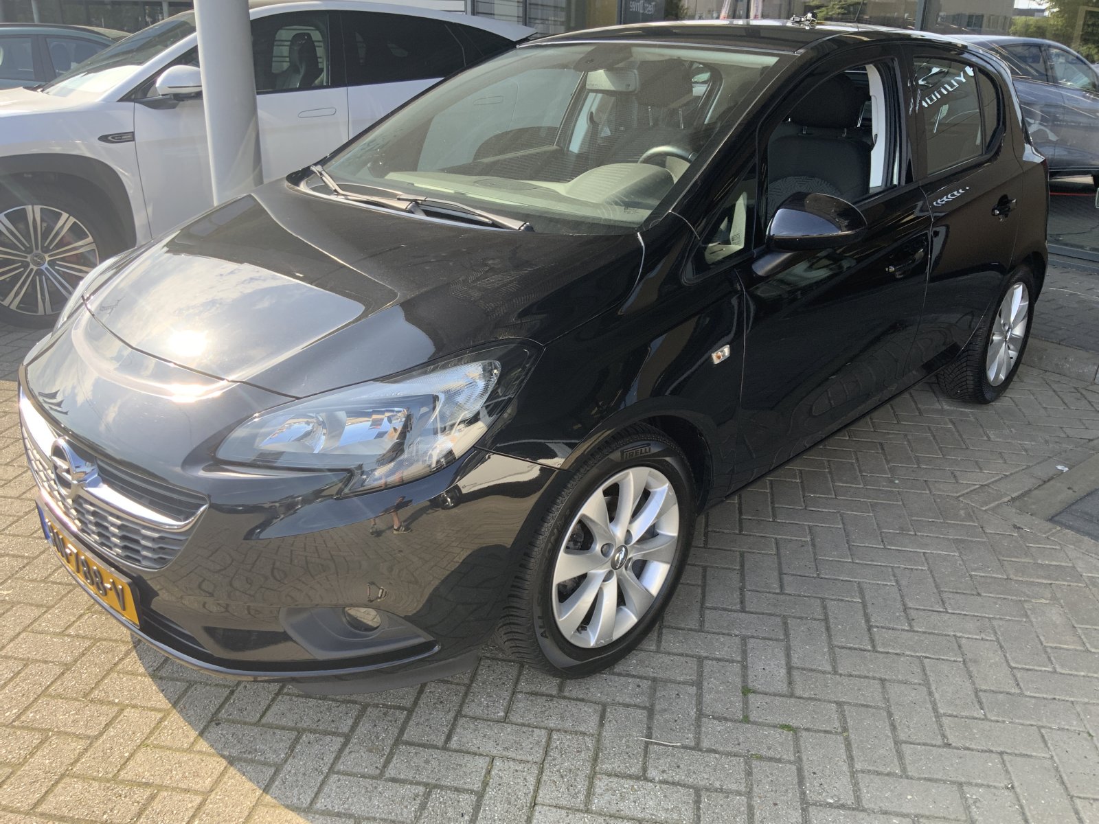 Opel Corsa 1.4 Favourite 2018 - voorkant
