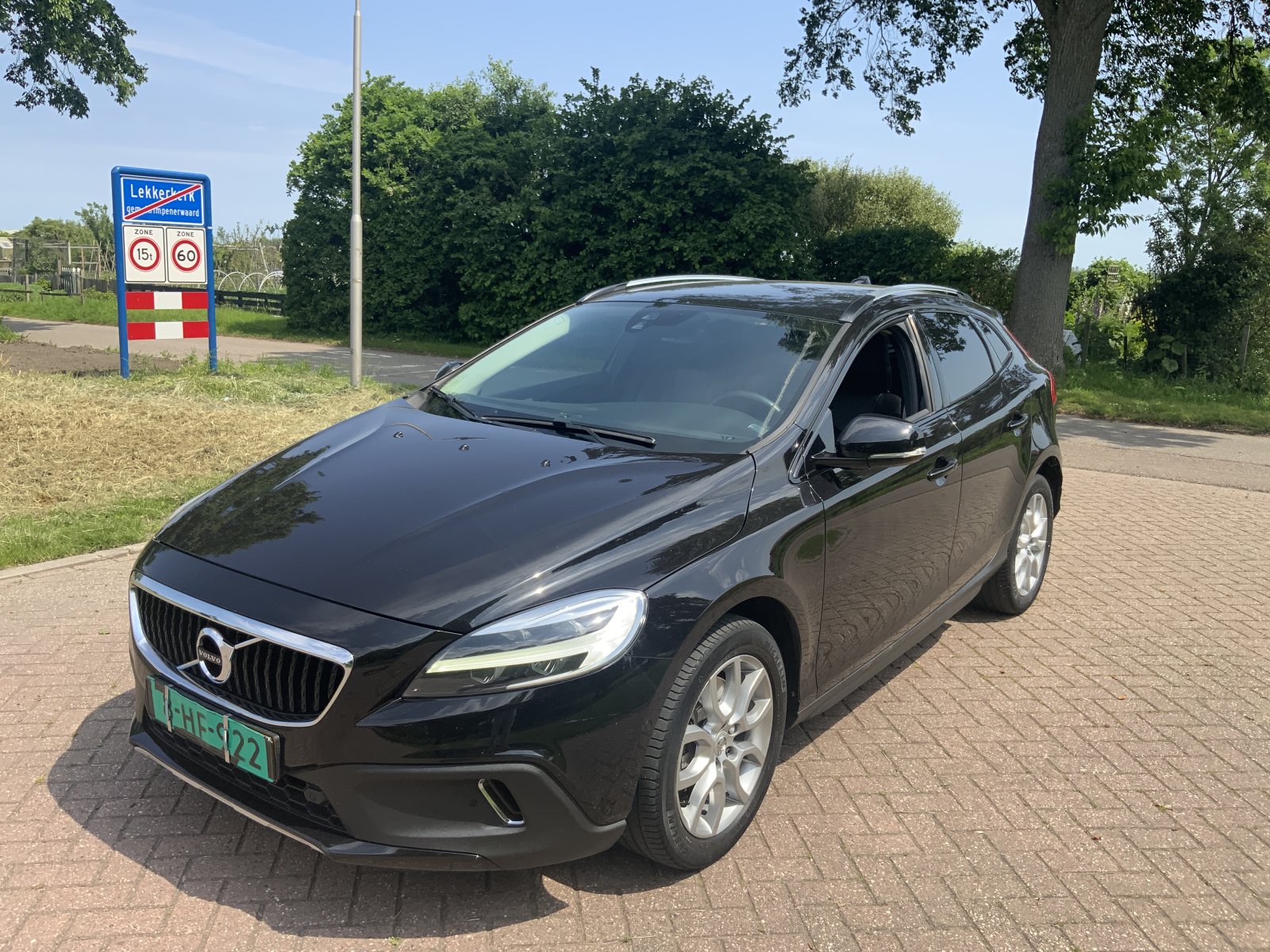 Volvo V40 Cross Country 1.5 T3 Polar+ Luxury 2019 - voorkant