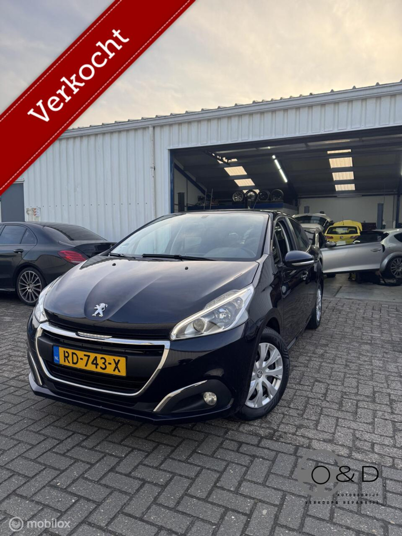 Peugeot 208 1.2 PureTech| Nw APK | Carplay | Facelift | LED 2017 - voorkant