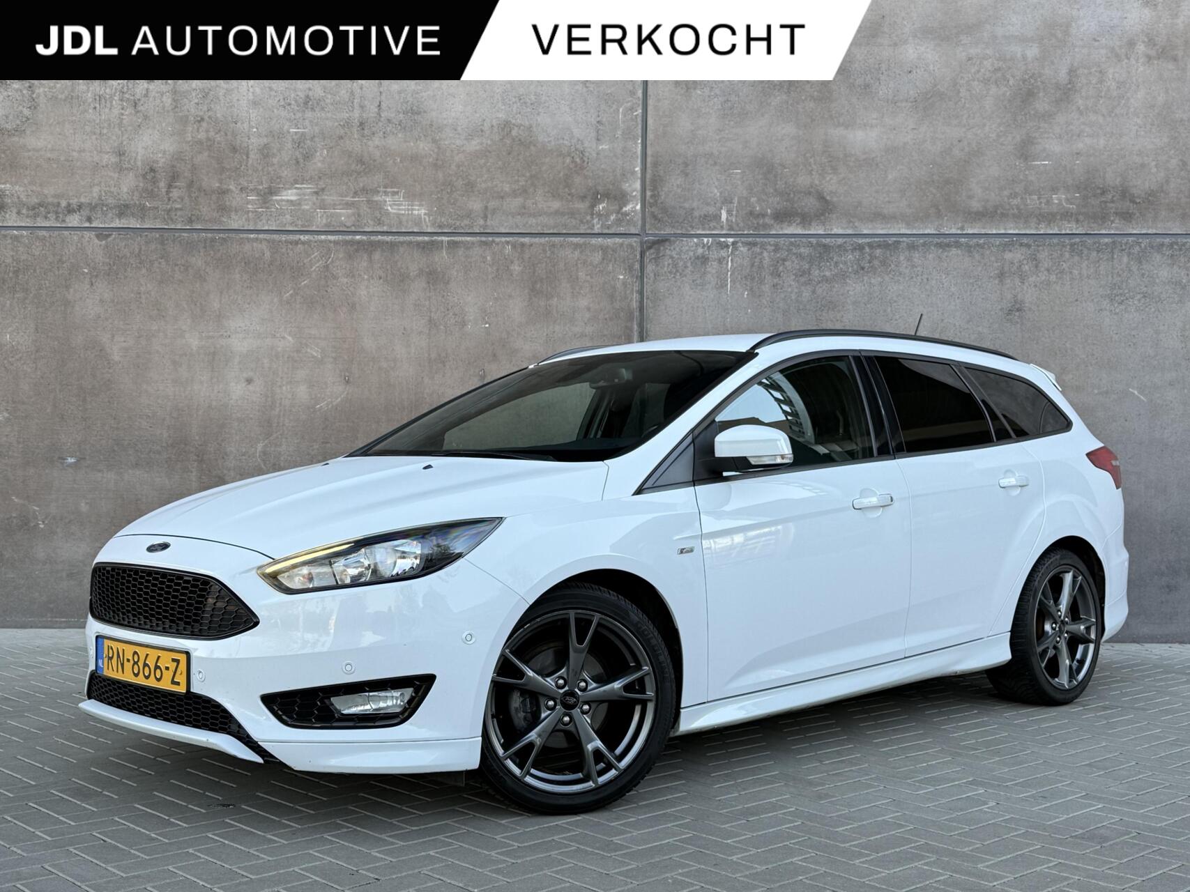 Ford Focus 1.0 ST-Line | Navigatie | Origineel NL | Distributieriem vervangen! | Cruise control | Parkeersensoren | 2018 - voorkant