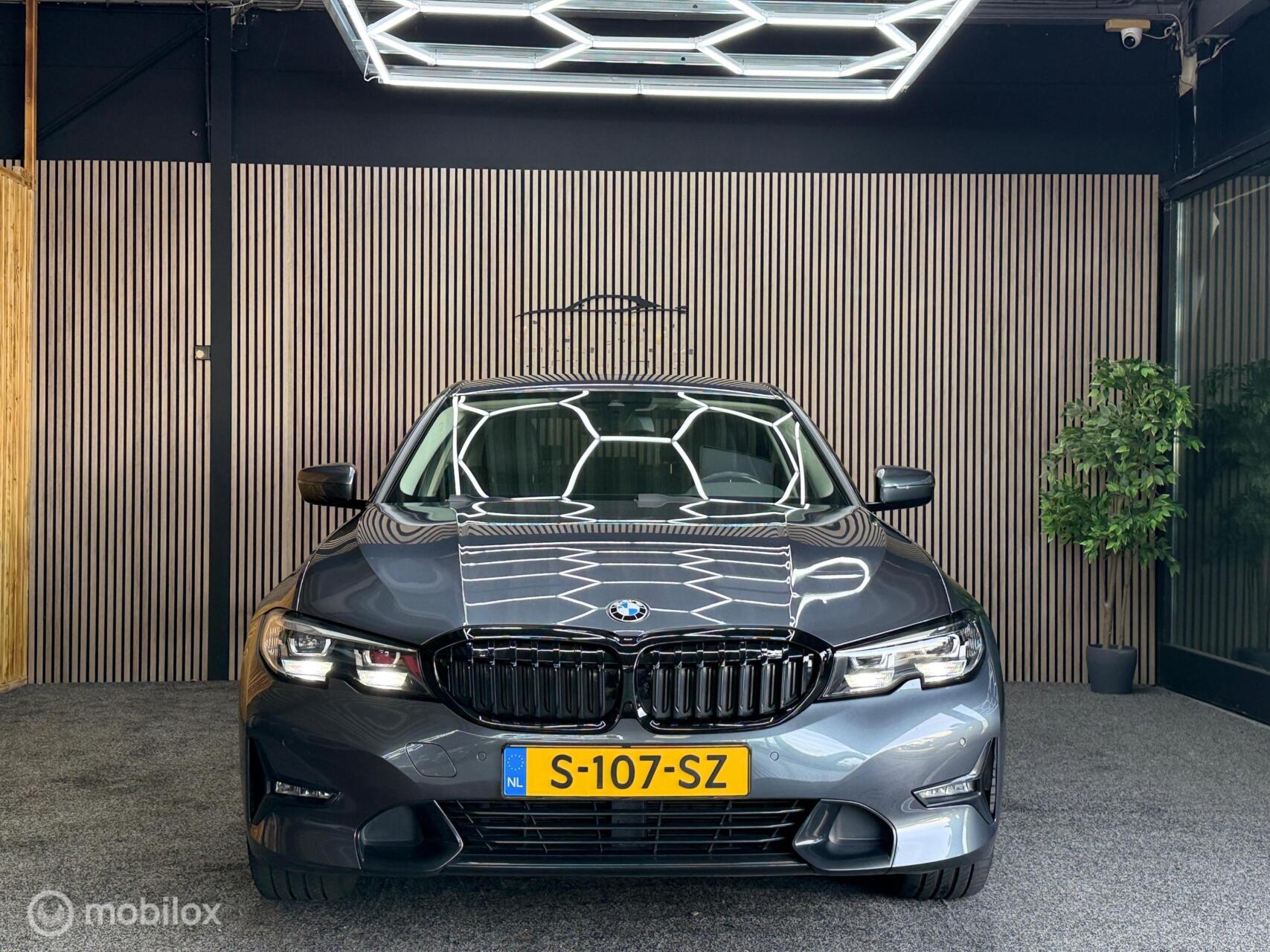 Foto van BMW 330i