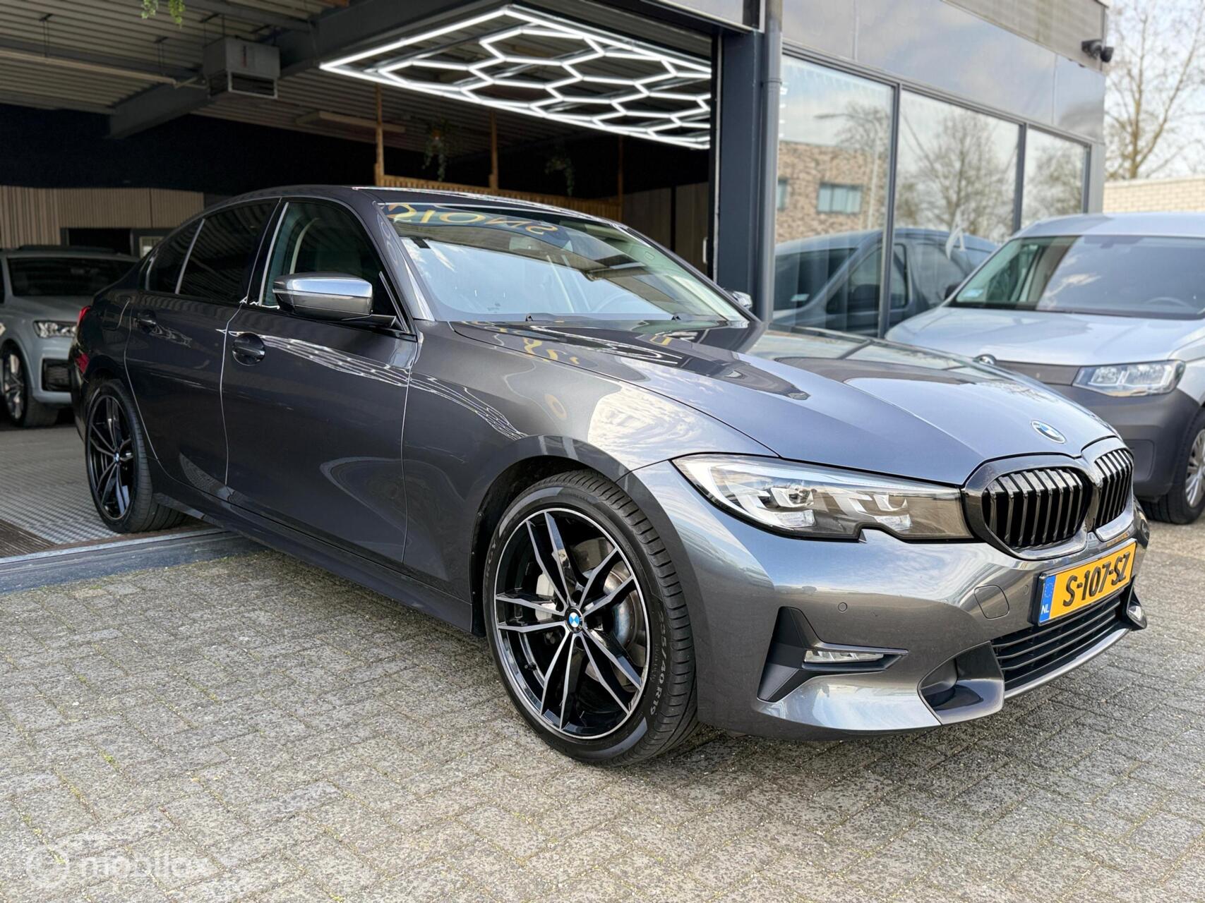 Foto van BMW 330i