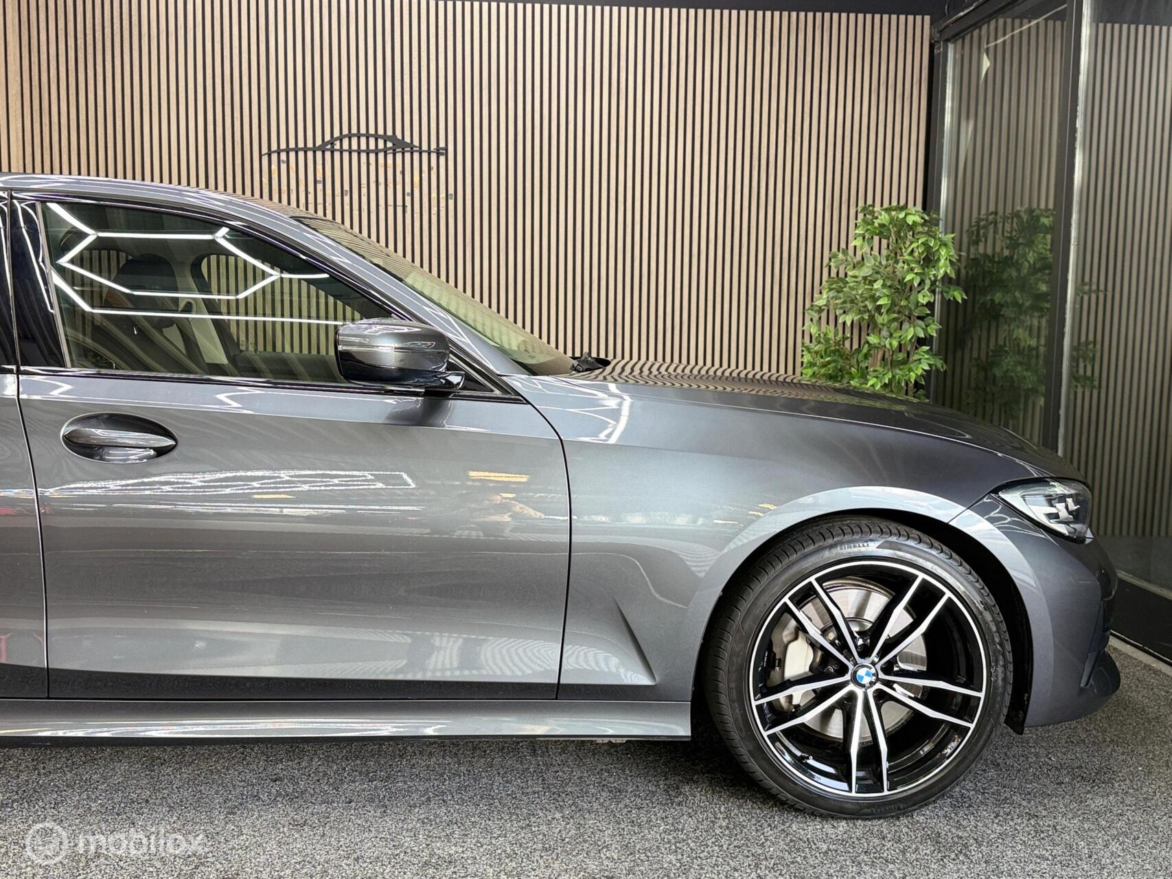 Foto van BMW 330i