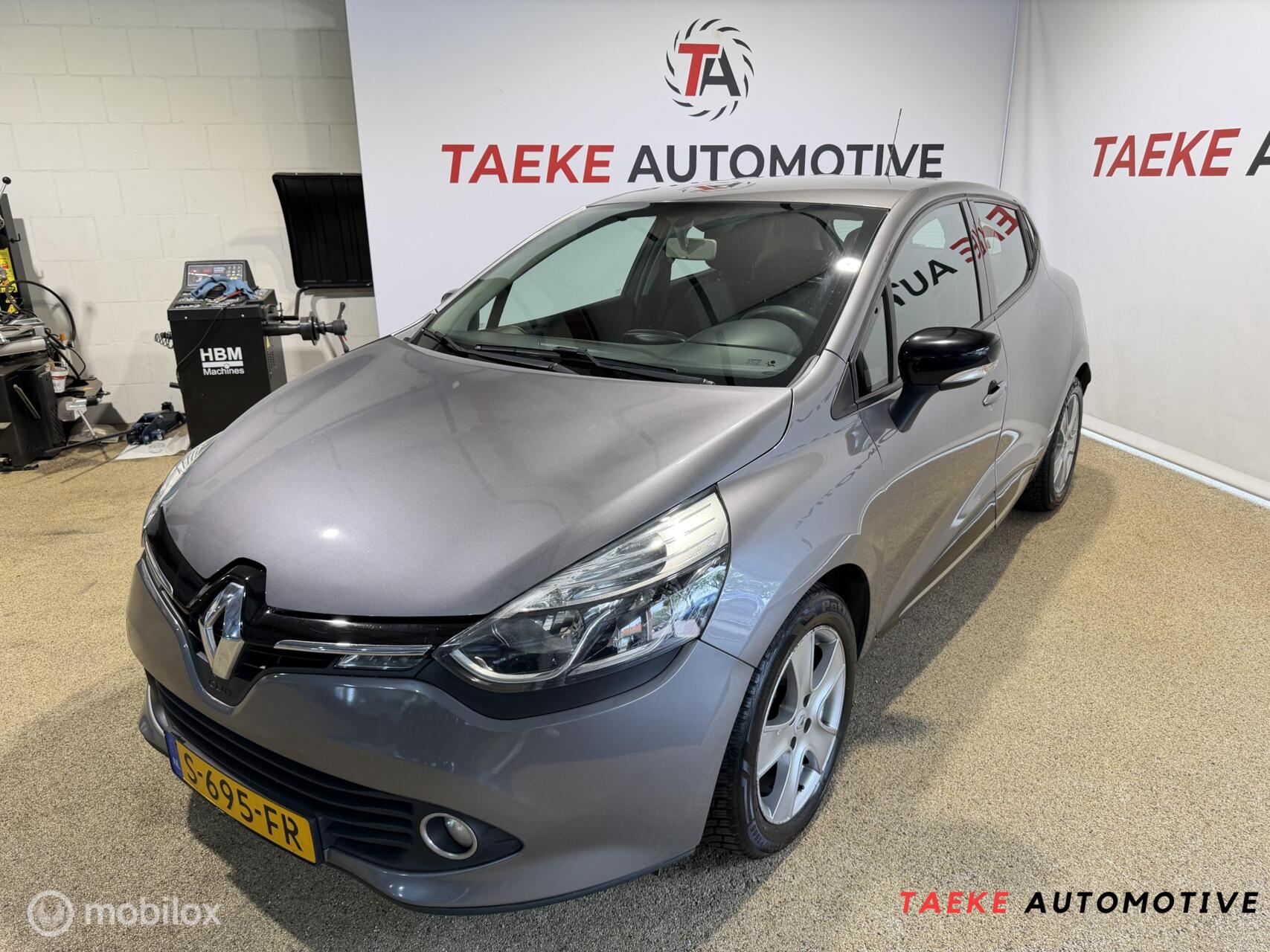 Renault Clio 1.2 16V Airco/Cruise/Distributie riem nieuw 2013 - voorkant