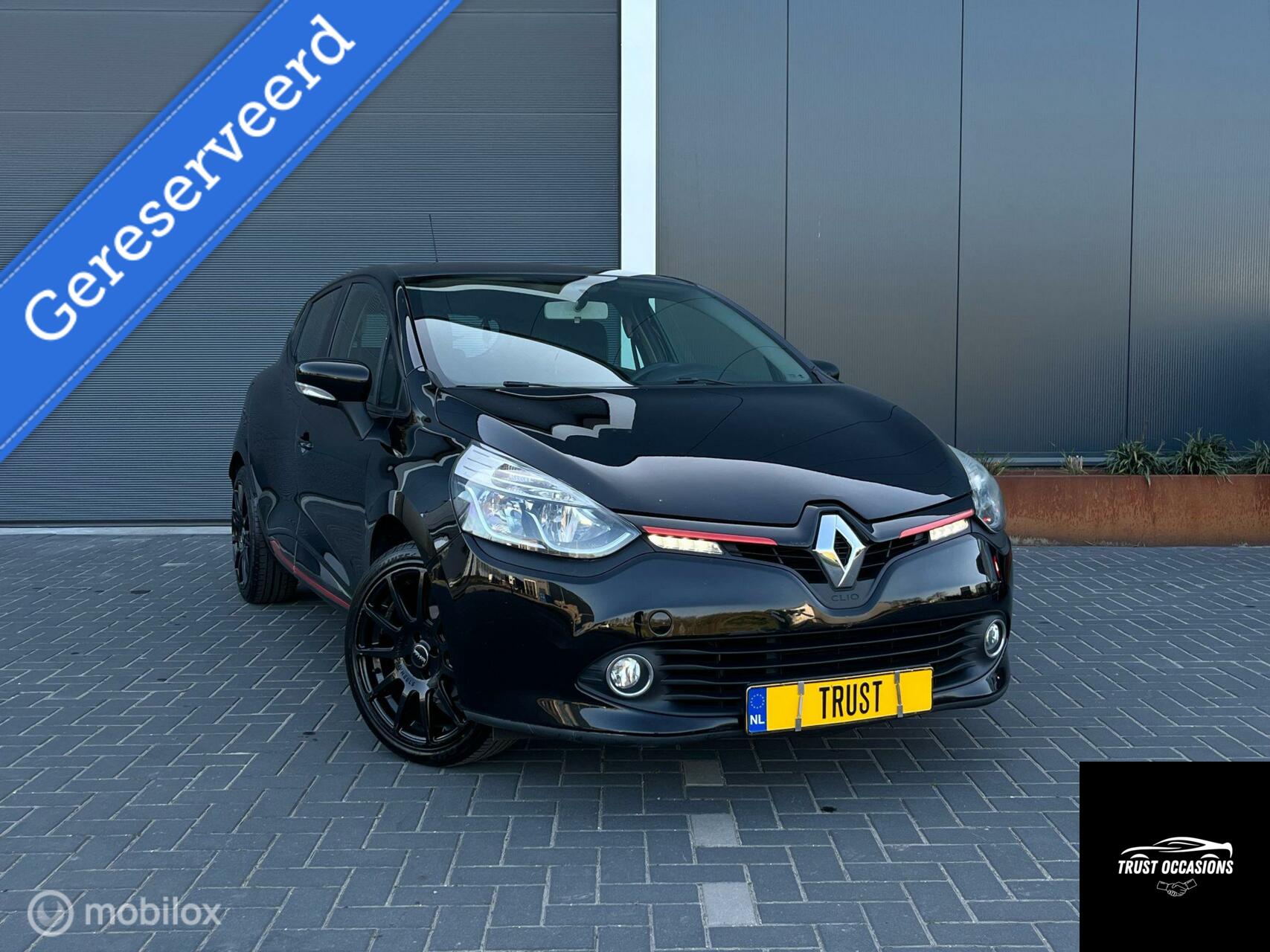 Renault Clio Airco NAVI CRUISE NAP LED MONACO WHEELS SUBWOOFER 2013 - voorkant