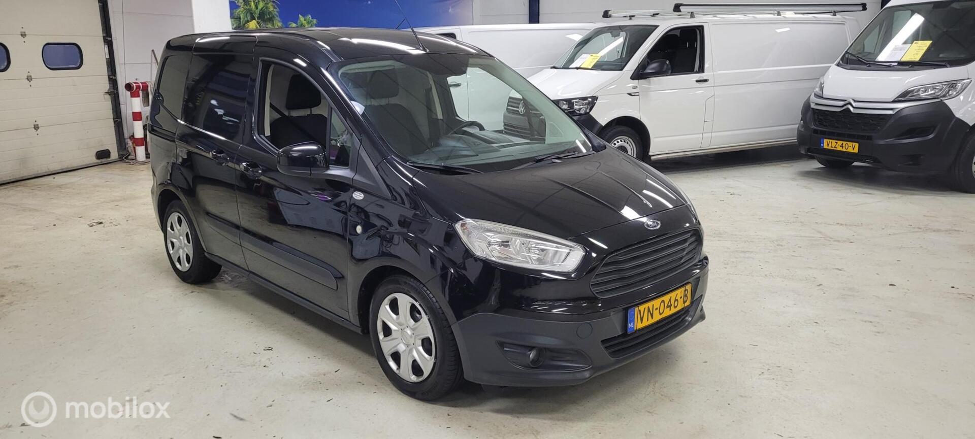 Ford Transit Courier 1.5 TDCI Ambiente 2015 - voorkant