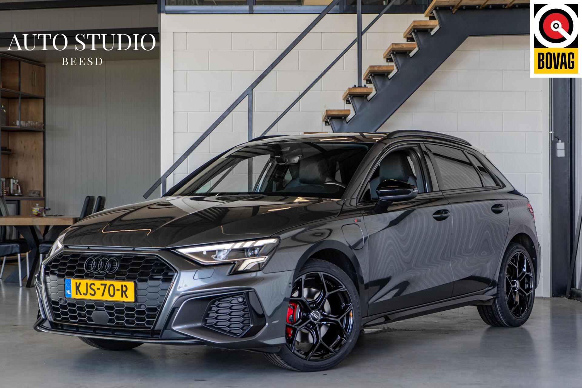 Audi A3 Sportback 40 TFSI e | S-line | Leer met rode stiksels | Matrix 2021 - voorkant