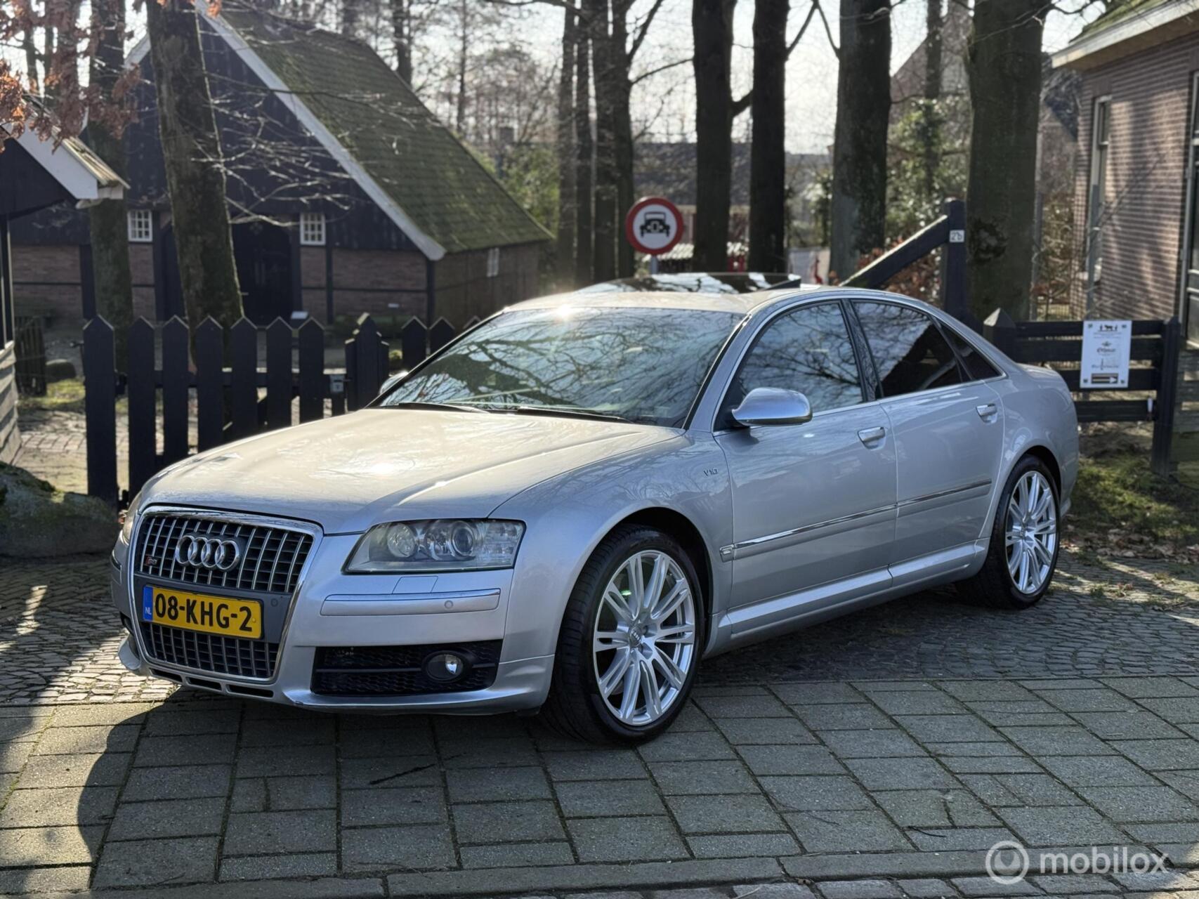 Foto van AUDI AUDI S8