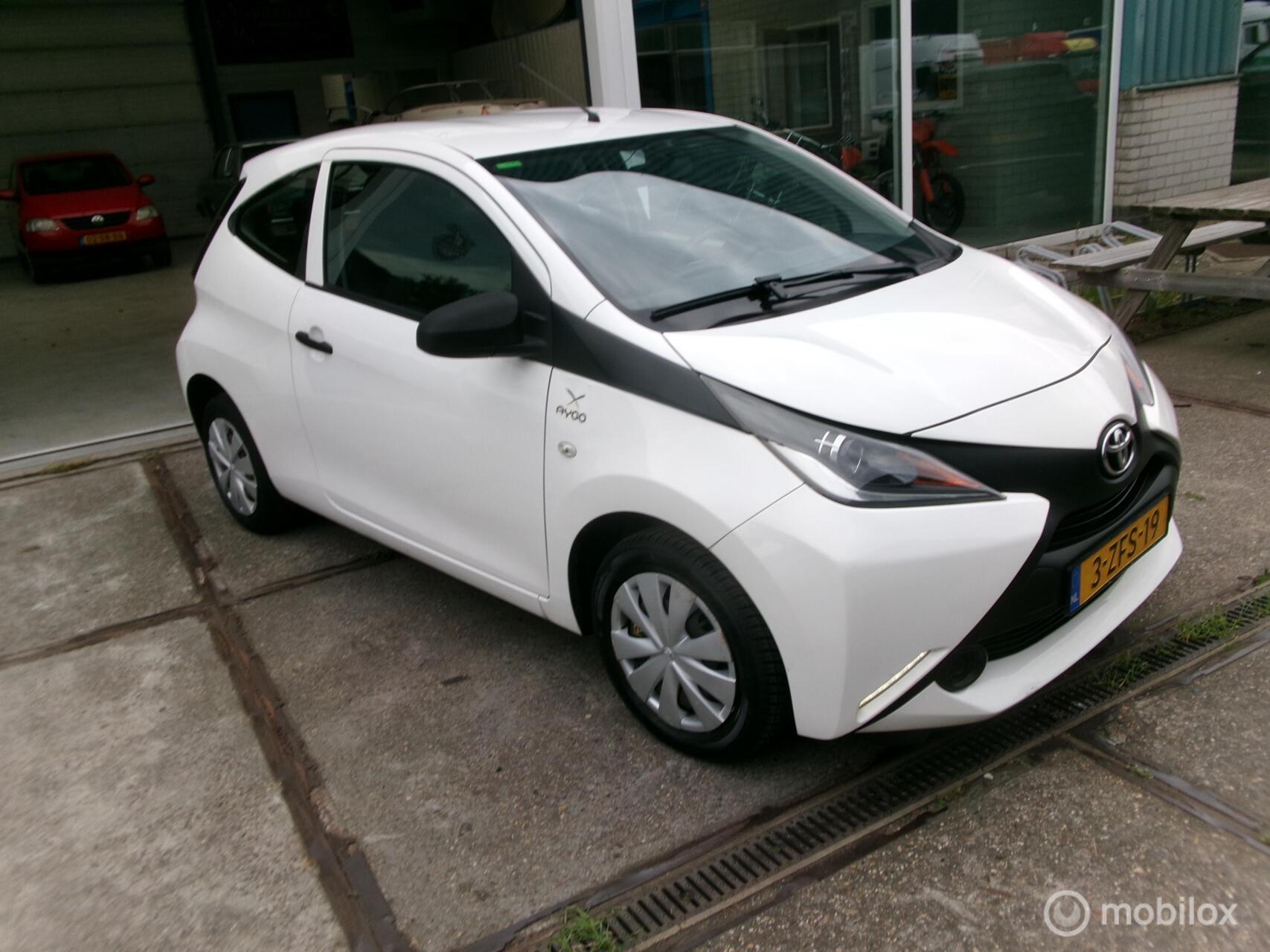 Toyota Toyota Aygo 1.0 VVT-i x 2015 - voorkant