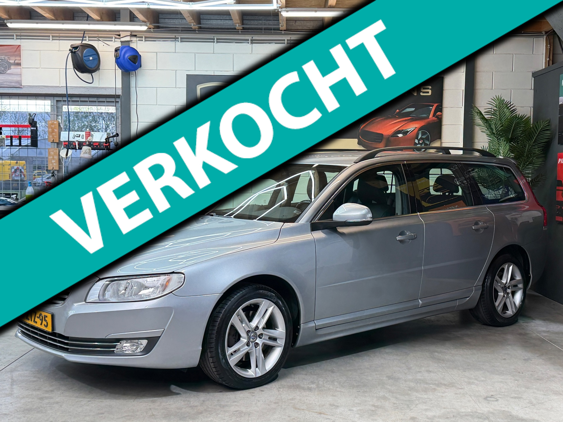 Volvo V70 2.0 D4 Nordic+ AUTOMAAT|LEER|STANDKACHEL|PDC|NAVI 2015 - voorkant