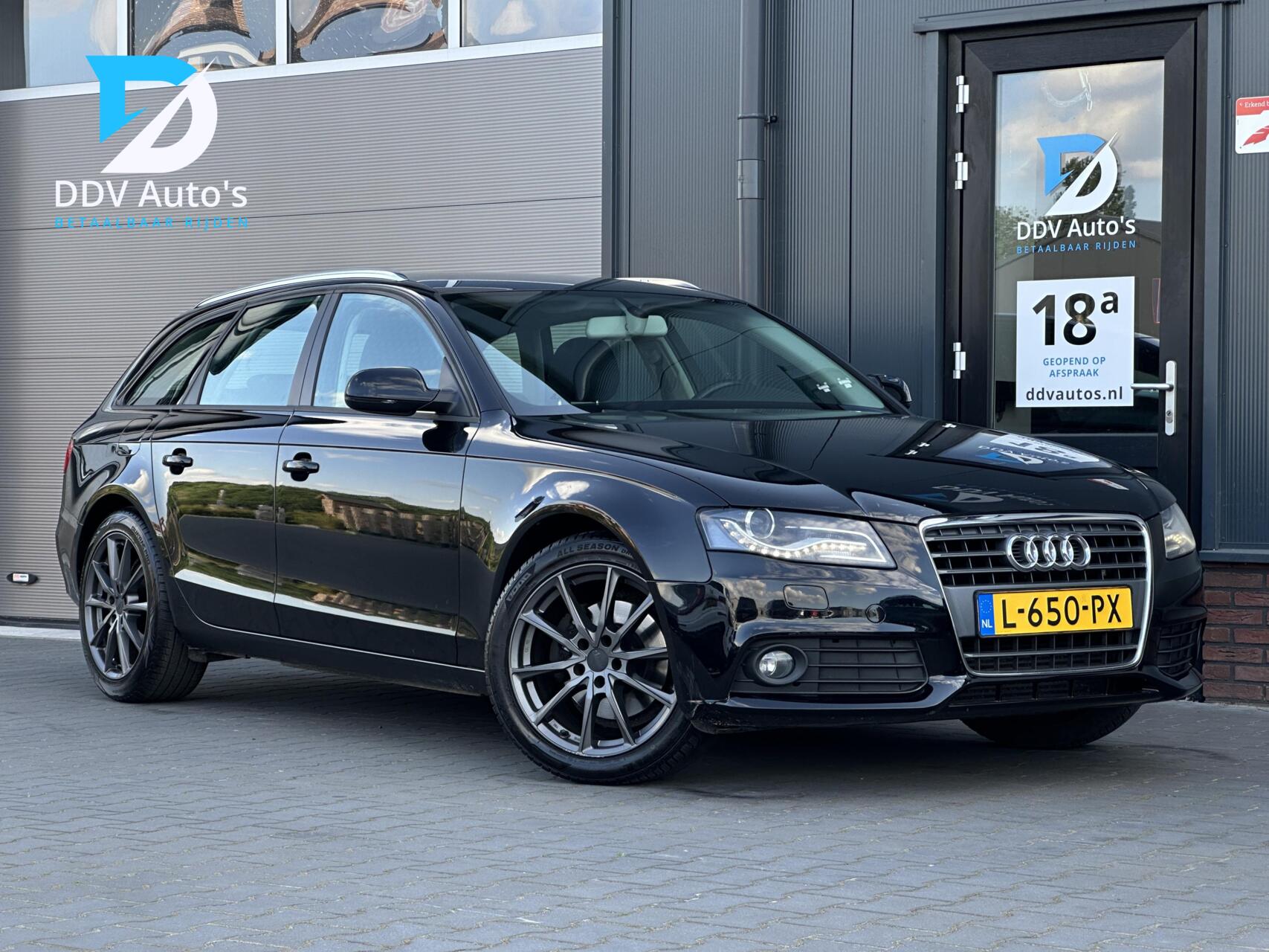 Audi Audi A4 1.8 TFSI/120pk|2011|Trekhaak|PDC|Stoelverwarming|Xenon|Airco|18" LMV|Dakrails|Isofix 2011 - voorkant