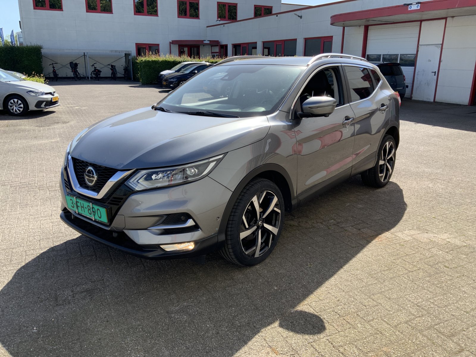 Nissan Qashqai 1.3 DIG-T Tekna + 2020 - voorkant