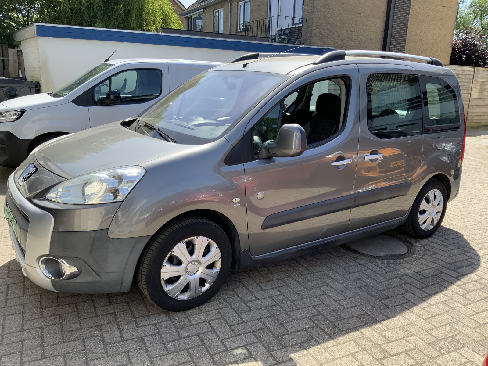 Peugeot Partner Tepee 1.6 VTi Outdoor 2010 - voorkant