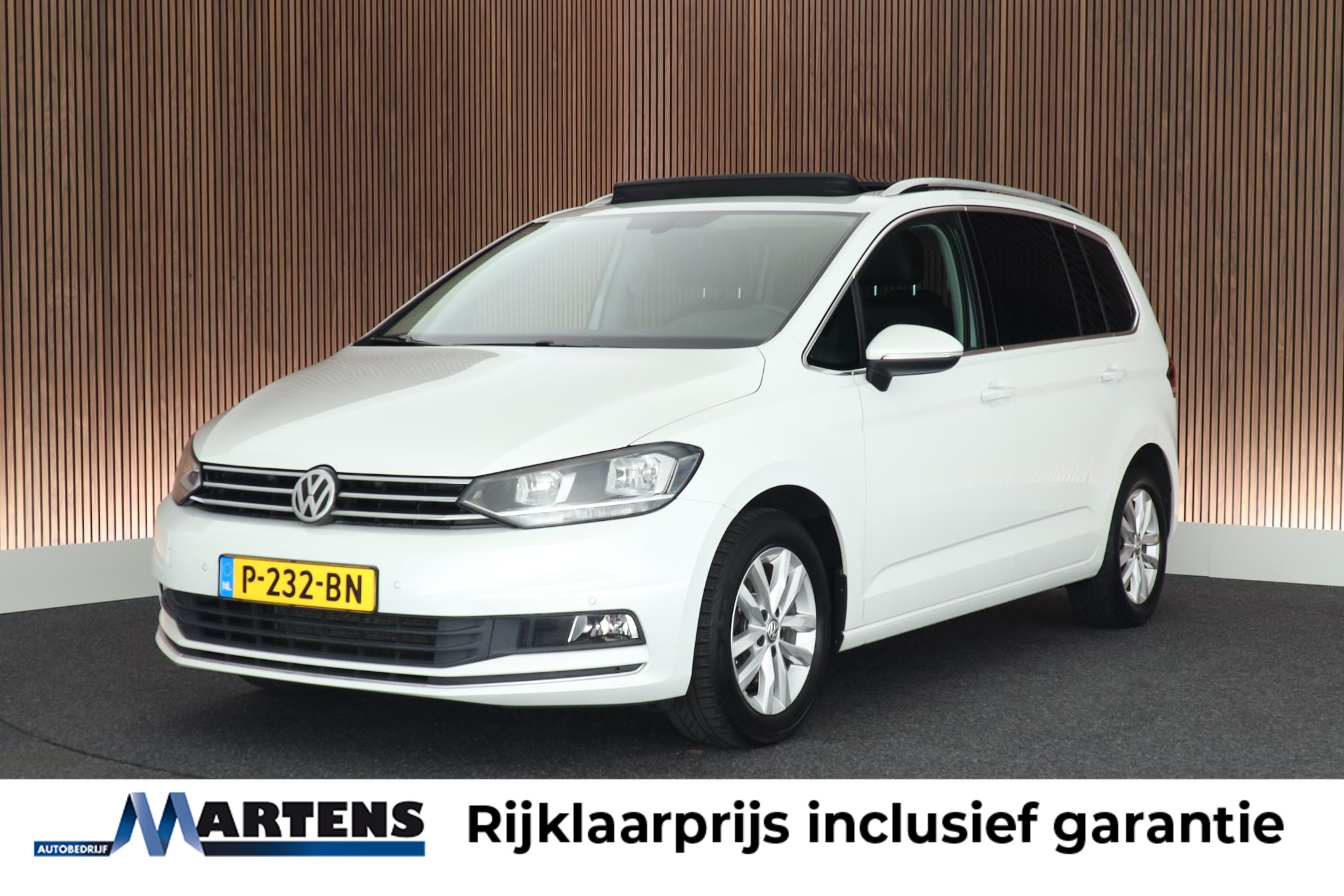 Volkswagen Touran 1.4 TSI 150pk DSG Comfortline Bsns 7Pers. 2017 - voorkant
