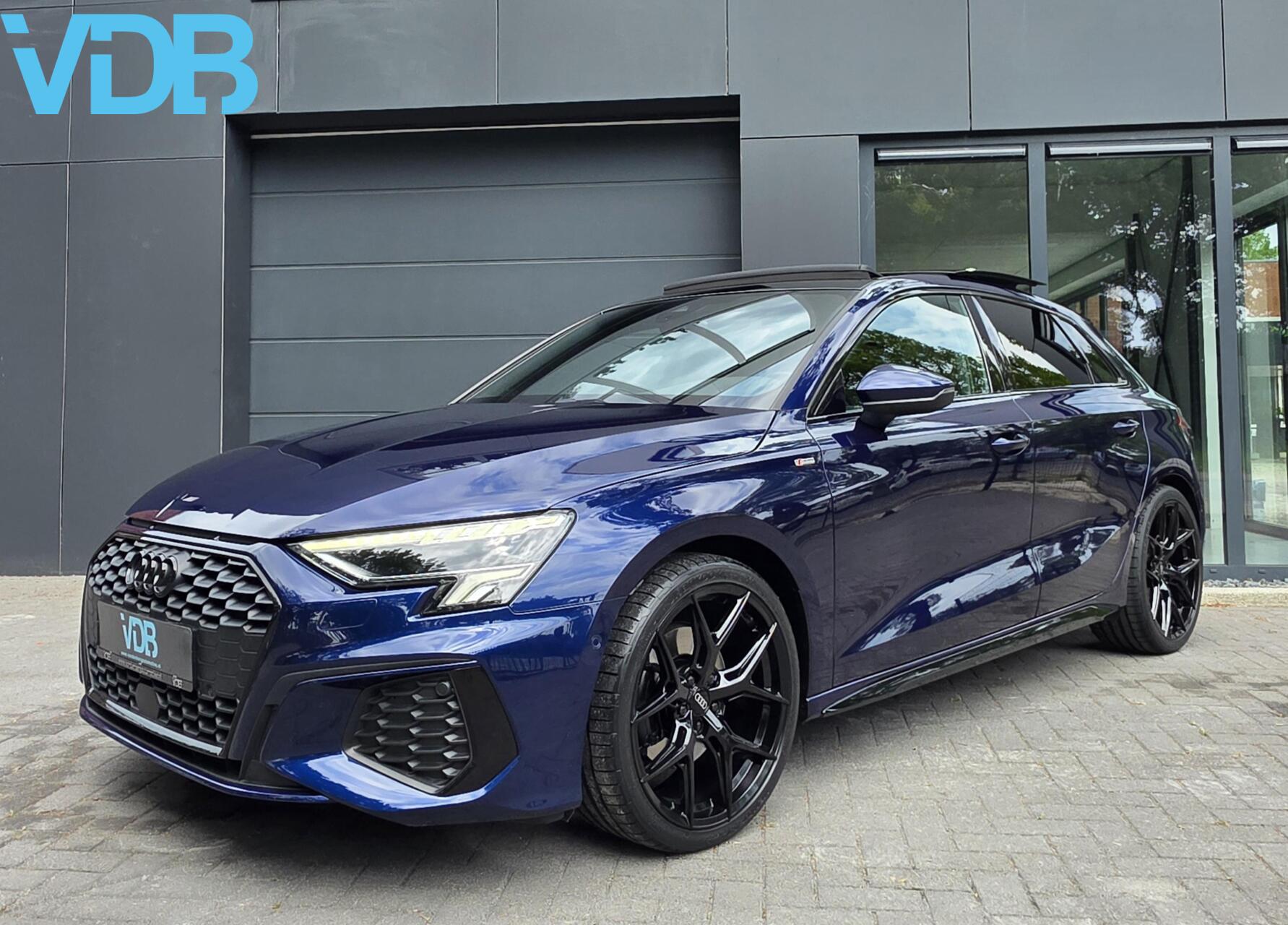 Audi A3 Sportback 35 TFSI S-Line PANO NAVI SFEER BLACK 2021 - voorkant