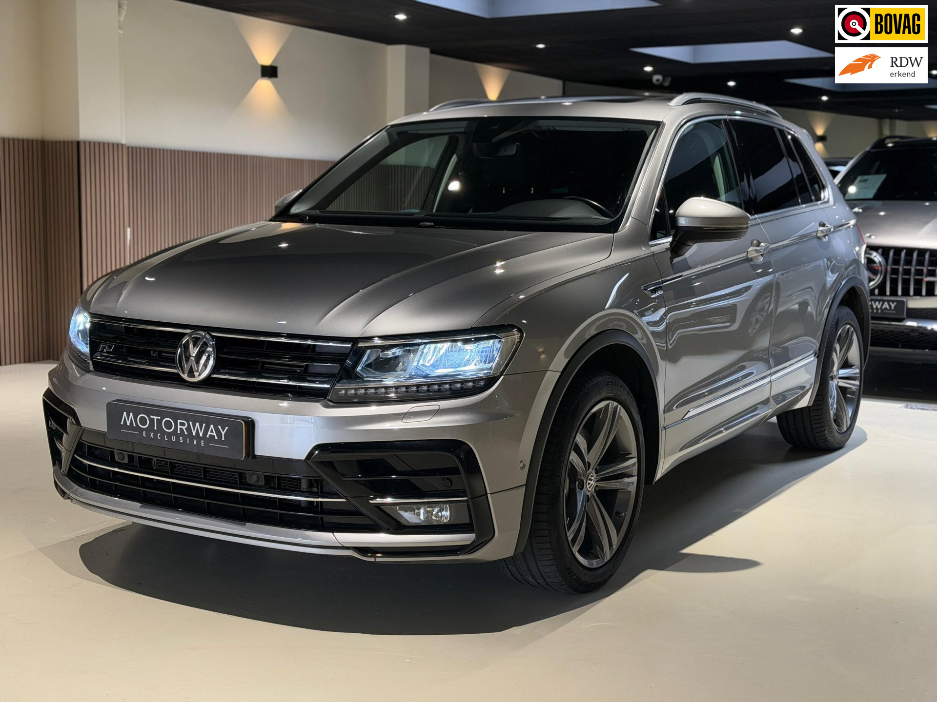 Volkswagen Tiguan 2.0 TSI 4Motion R-Line|Keyless|Pano|Trekhaak| 2018 - voorkant