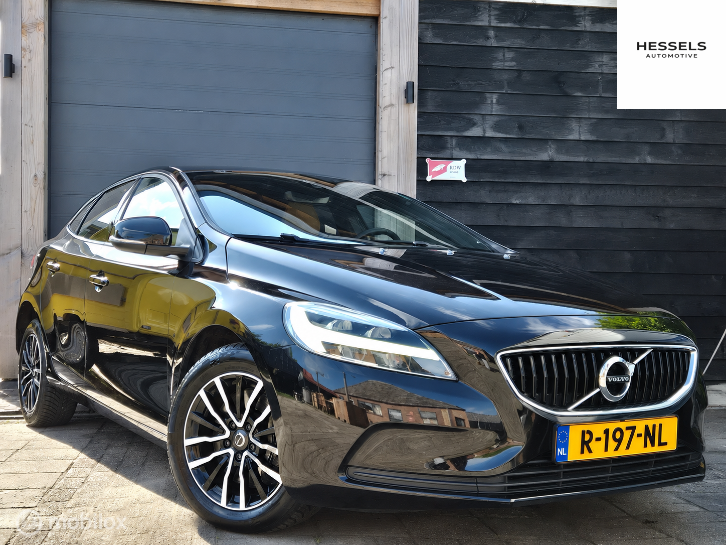 Volvo V40 1.5 T2 Polar+ Automaat FULL LED, Trekhaak, Leer 2019 - voorkant