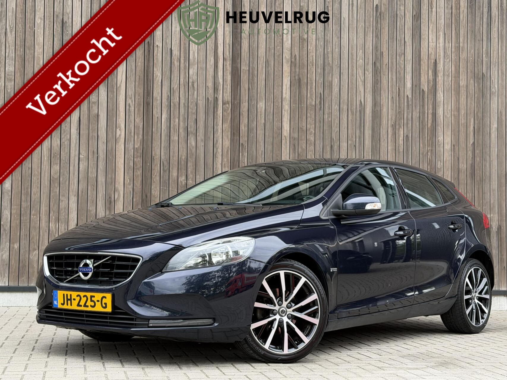 Volvo V40 2.0 D2 Nordic+  NL Auto 2016 - voorkant