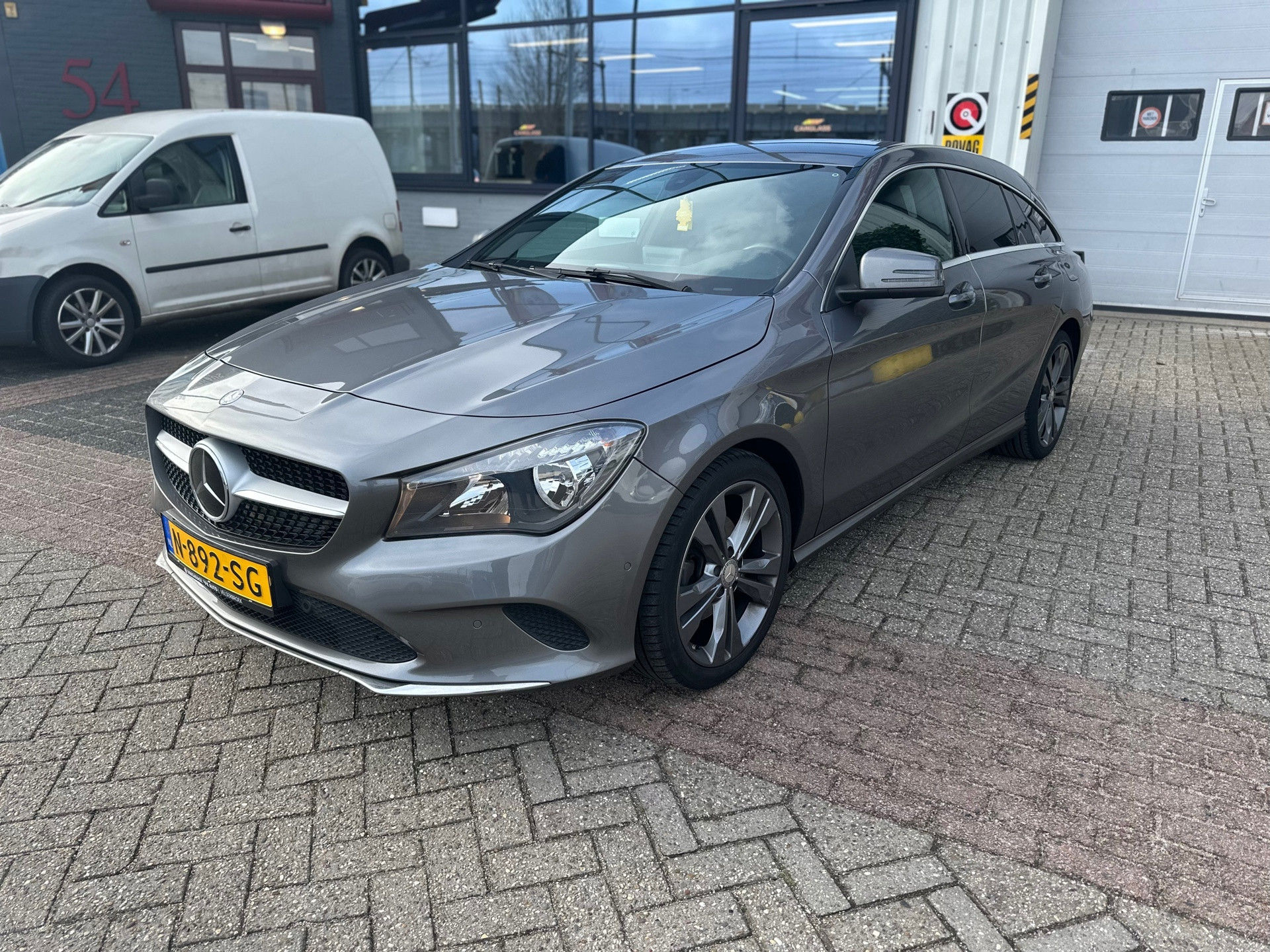Foto van MERCEDES-BENZ CLA 180
