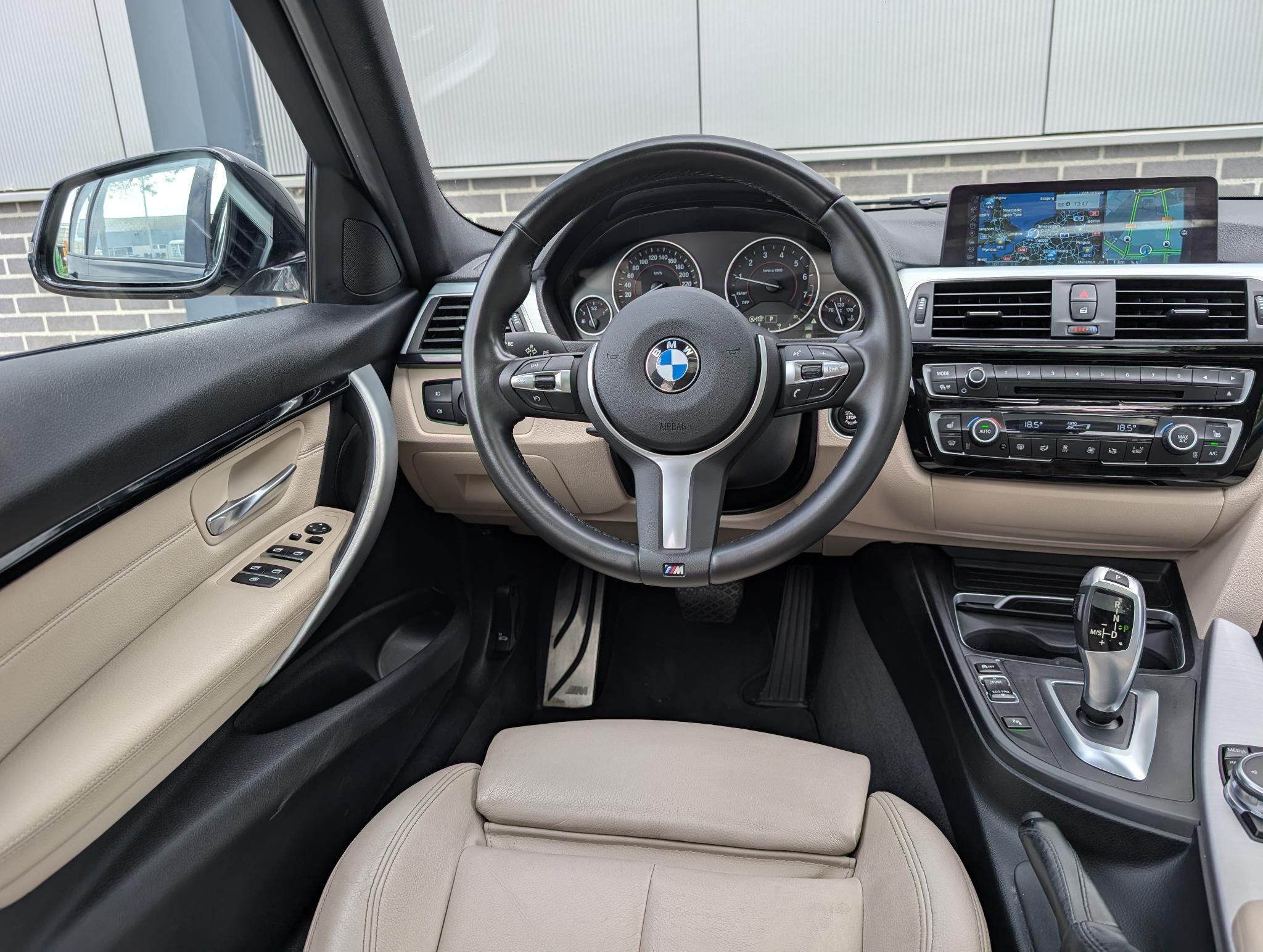 Foto van BMW 330i xDrive