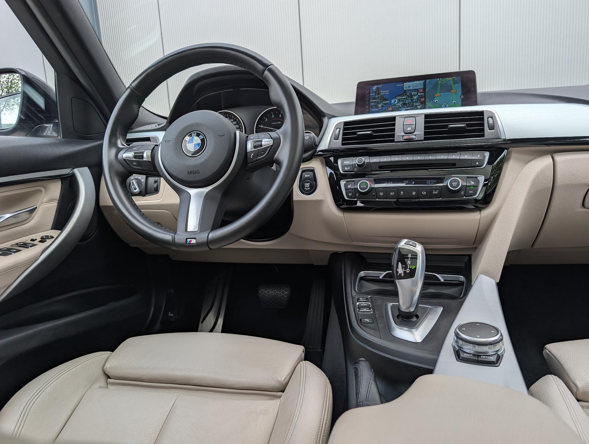Foto van BMW 330i xDrive
