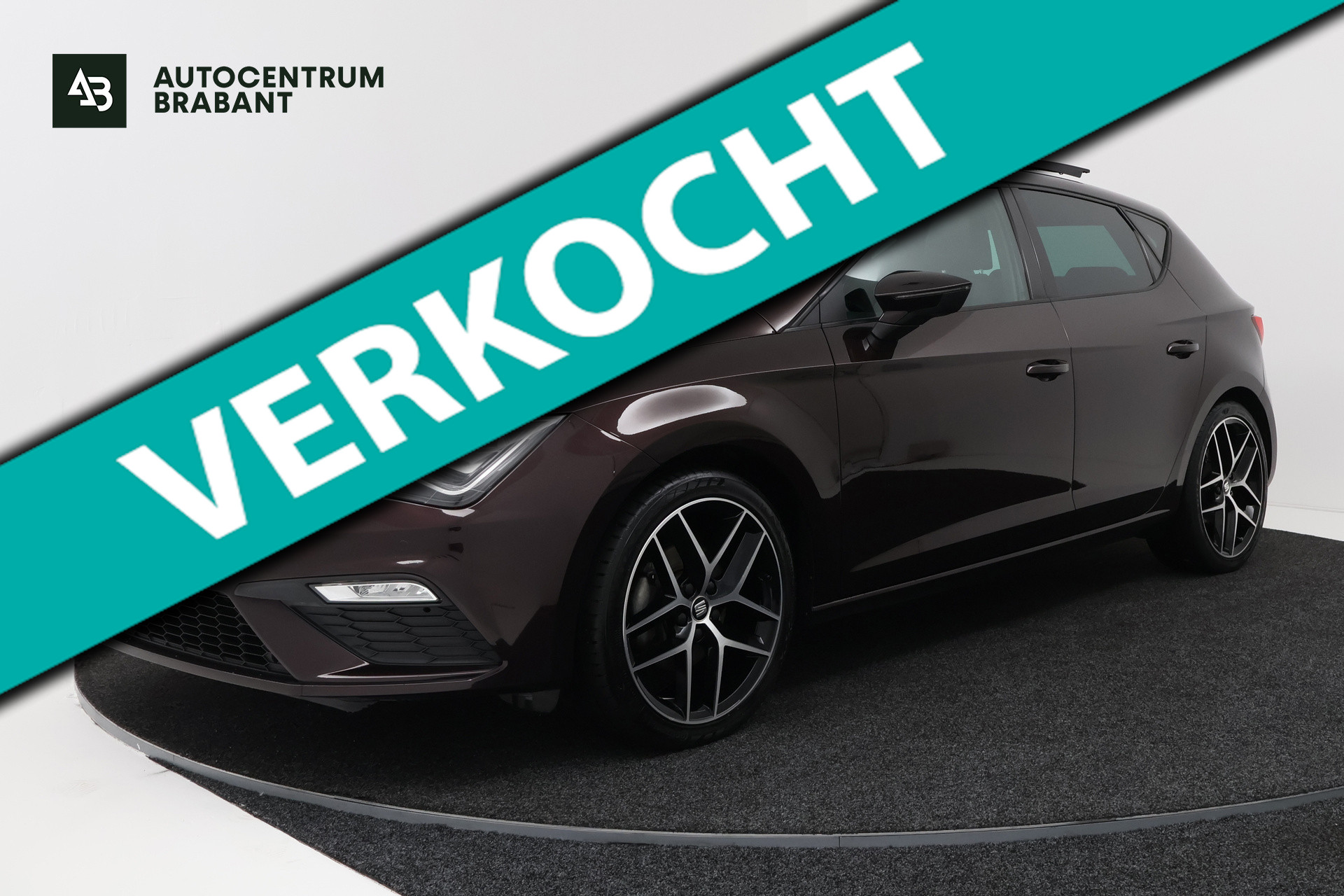 Seat Leon 1.4 EcoTSI FR (PANORAMADAK, TREKHAAK, CAMERA, CRUISE CONTROL, PARKEERSENSOREN, CARPLAY, NAVIGATIE) 2017 - voorkant
