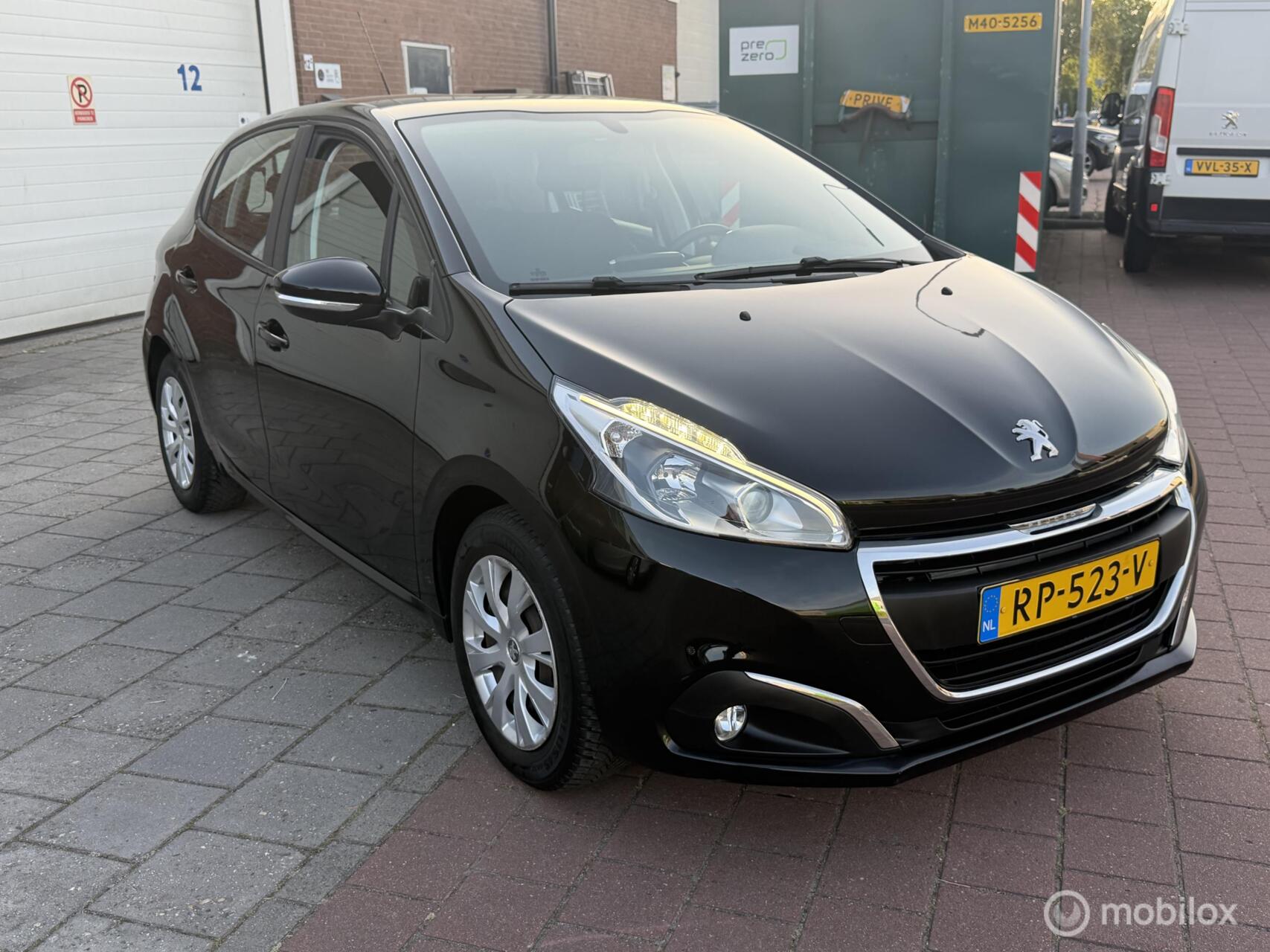 Peugeot 208 1.2 PureTech Blue Lion 108755 N.A.P ✅ 2018 - voorkant