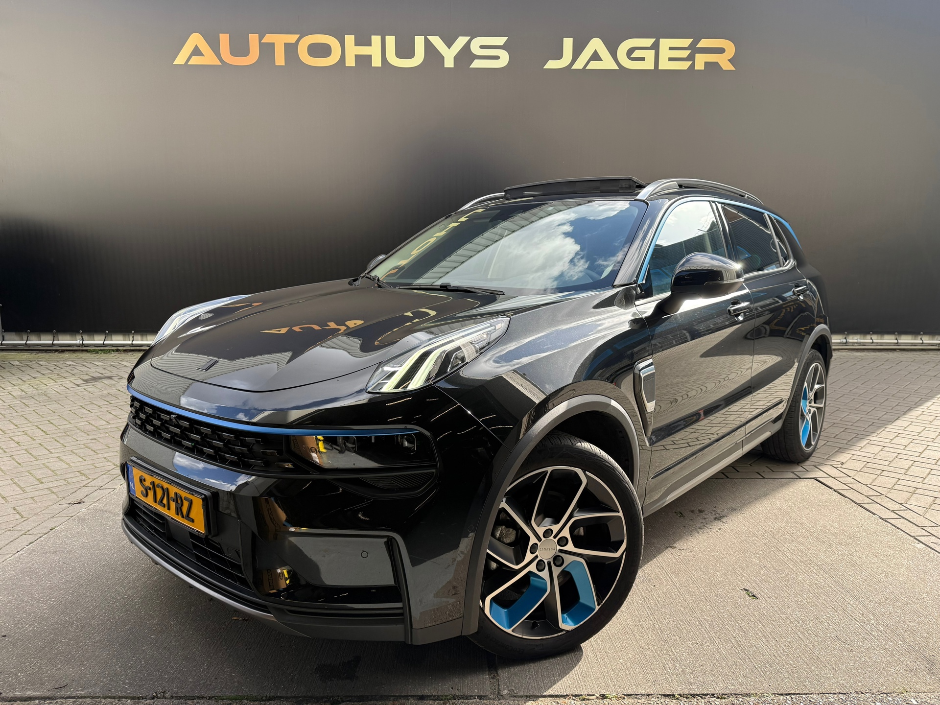Foto van LYNK&CO LYNK & CO 01