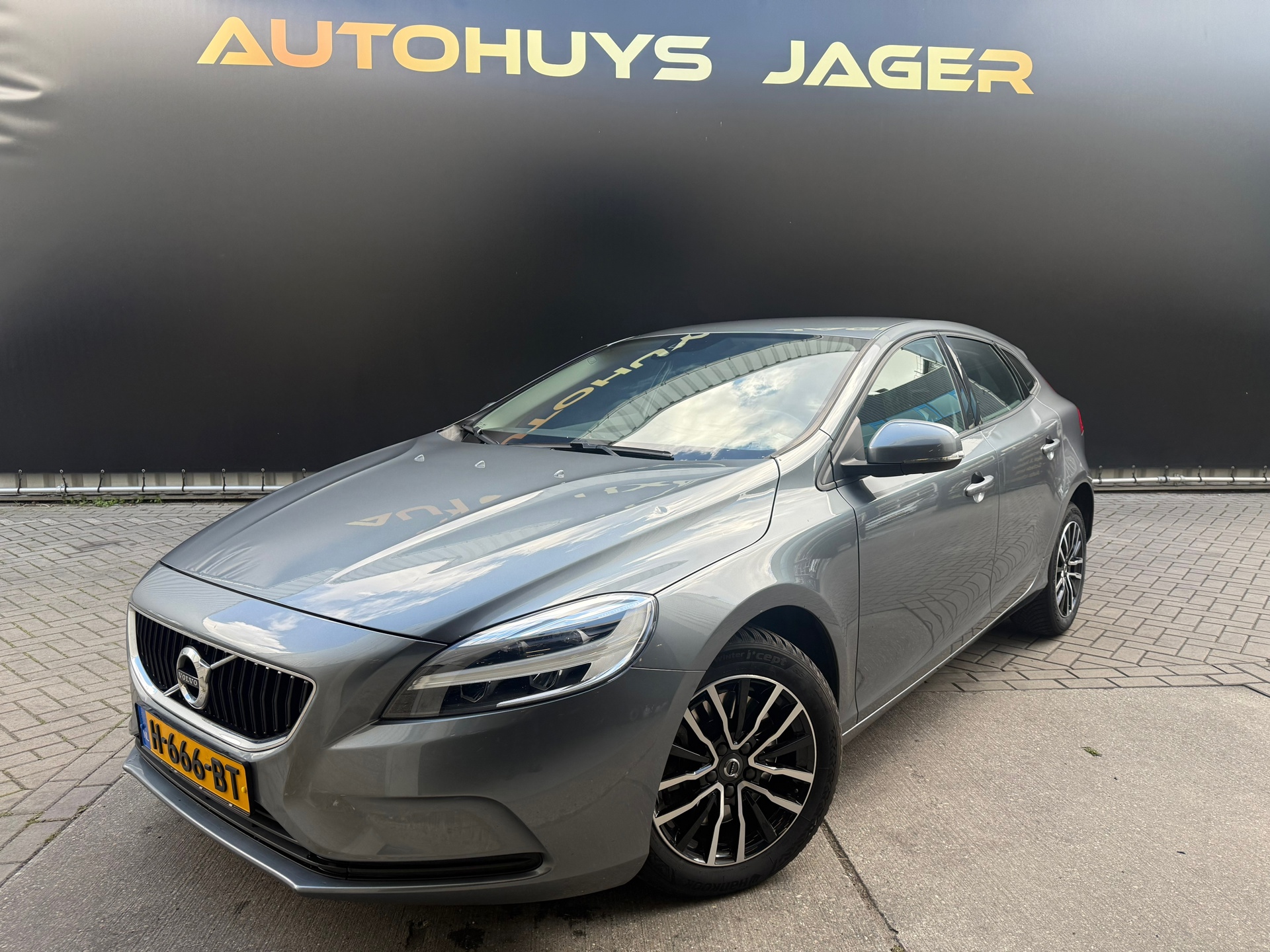 Volvo V40 1.5 T2 Polar+ 2020 - voorkant