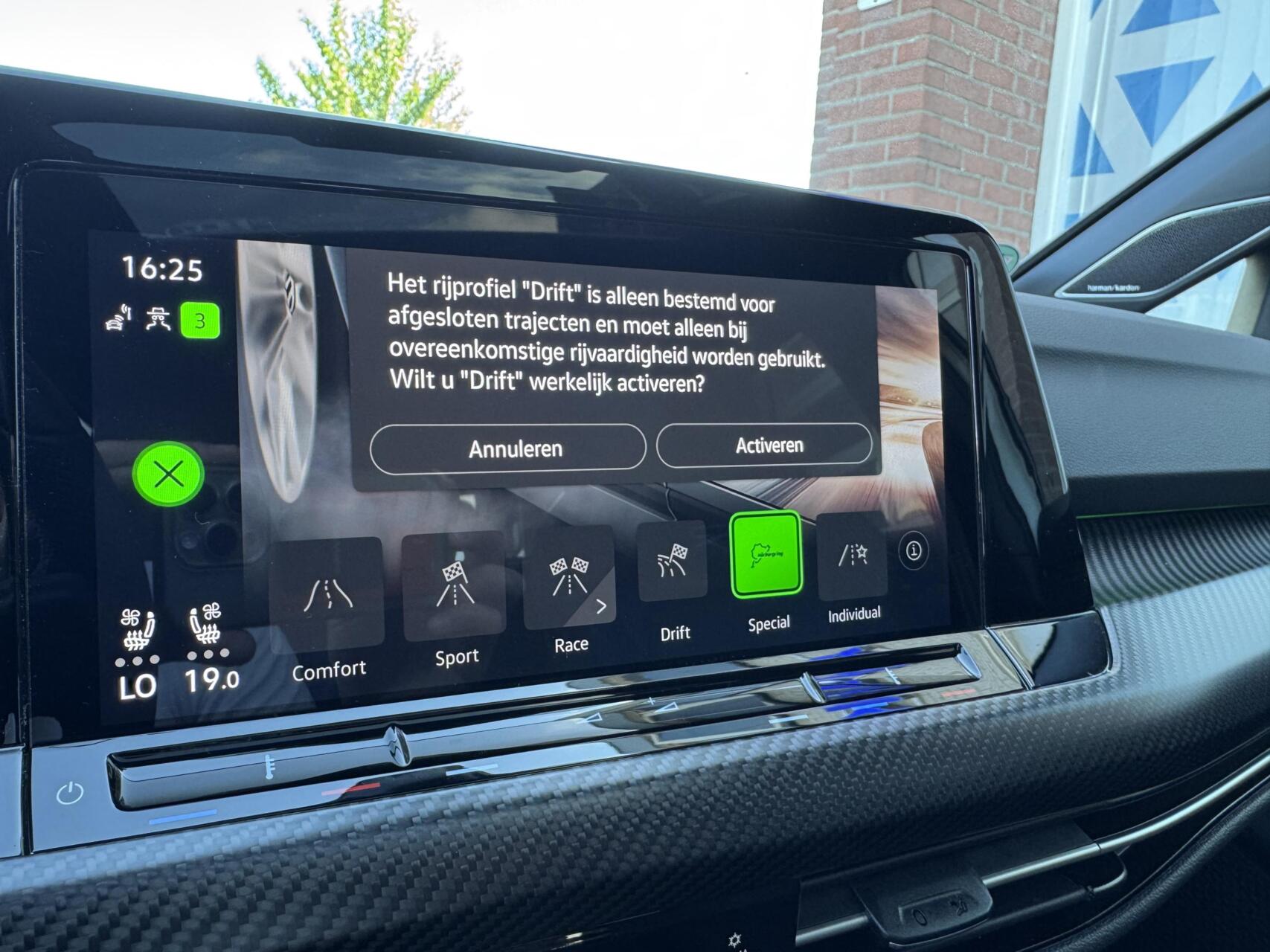 Foto van Volkswagen Golf 8 R 333pk