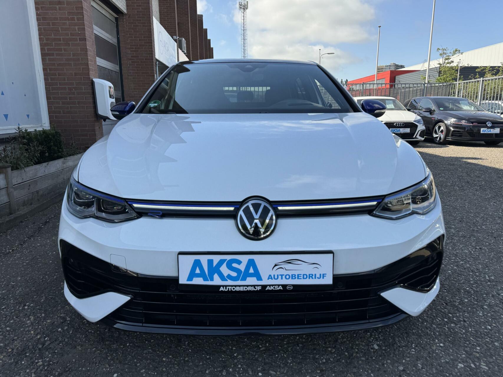 Foto van Volkswagen Golf 8 R 333pk